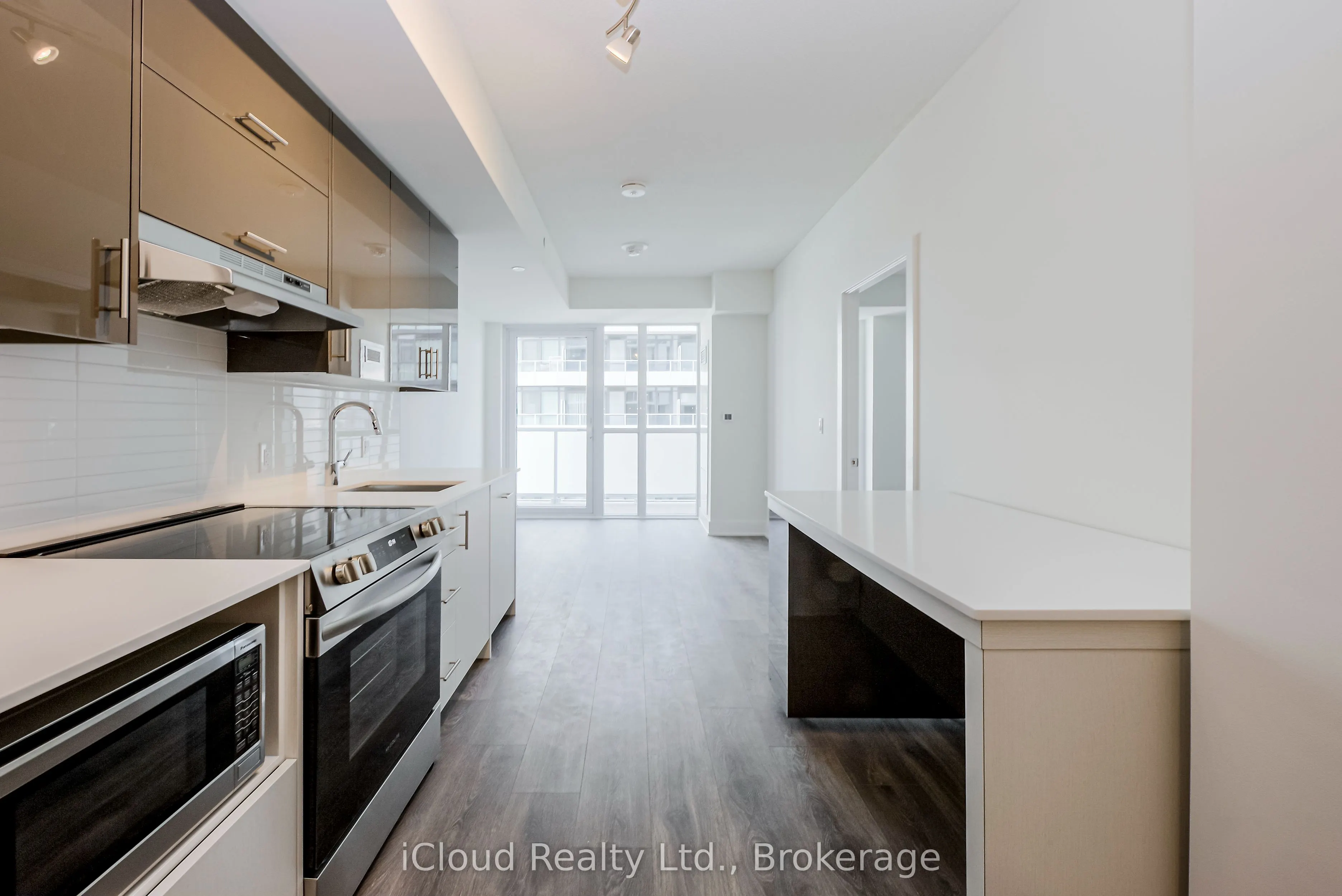 188 Fairview Mall Drive, #1816