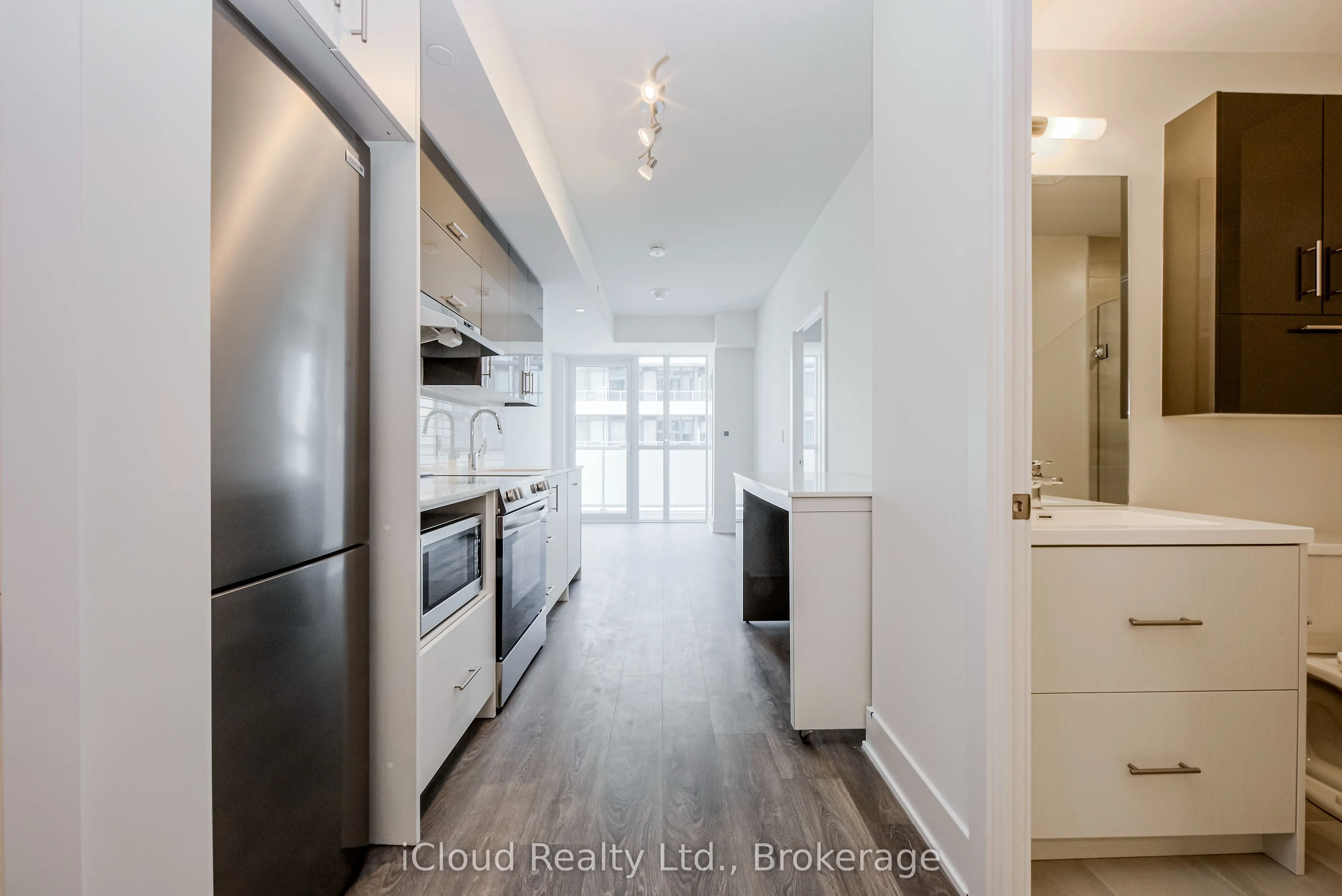 188 Fairview Mall Drive, #1816