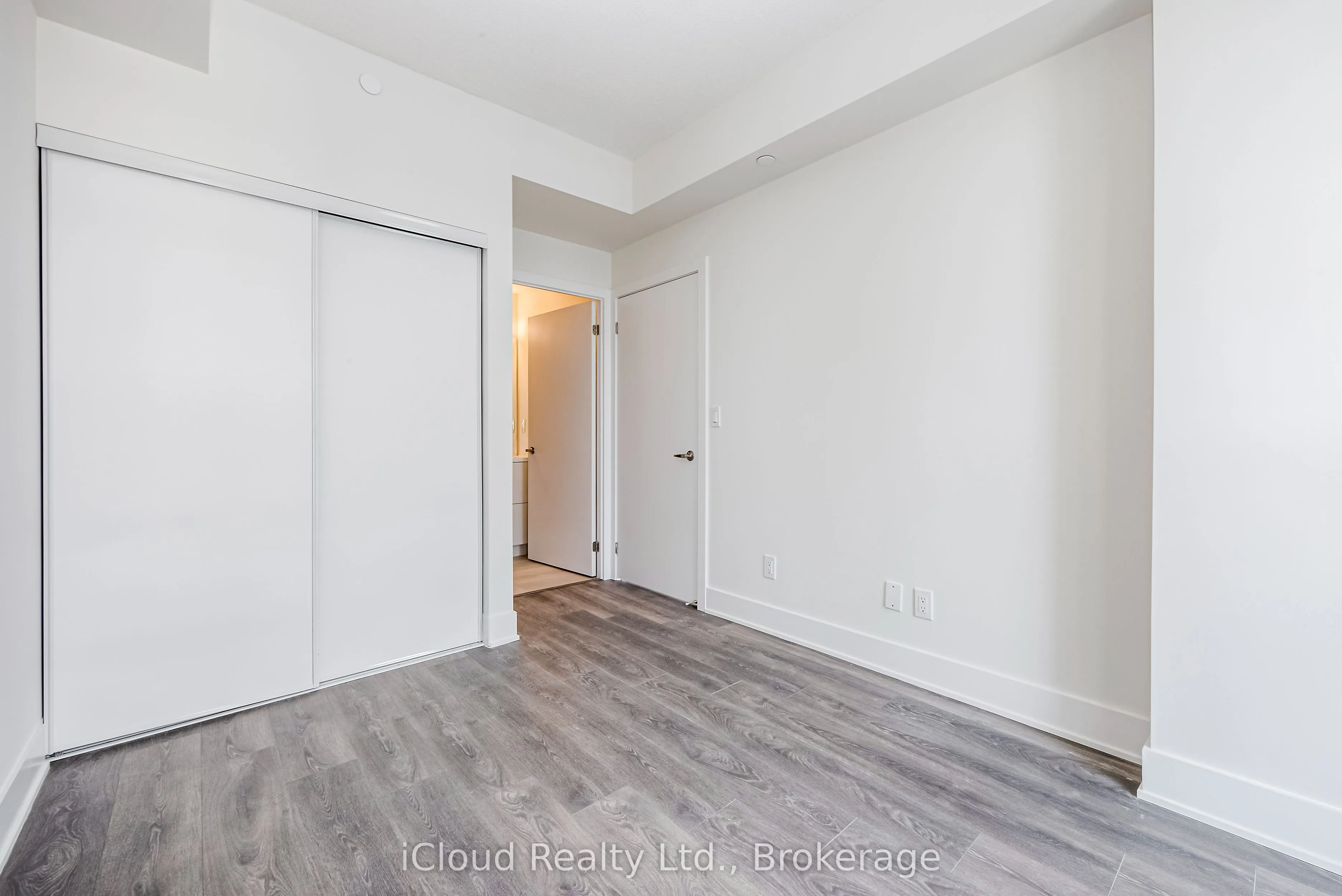 188 Fairview Mall Drive, #1816
