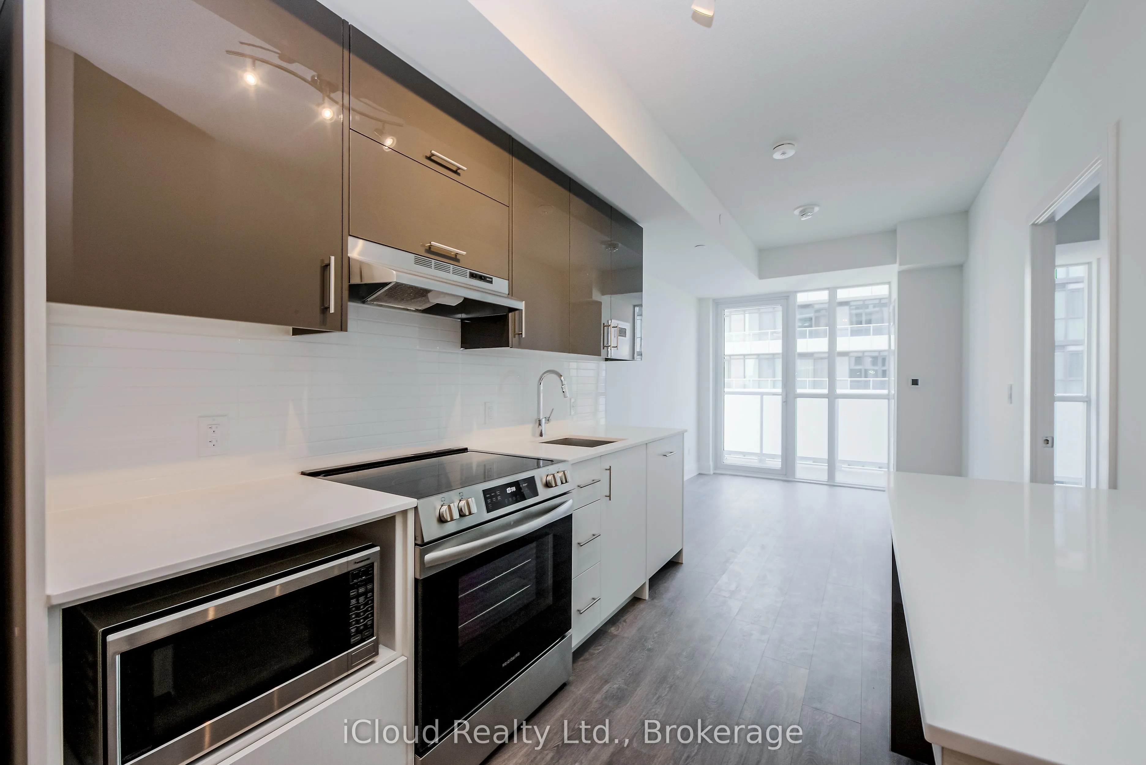 188 Fairview Mall Drive, #1816