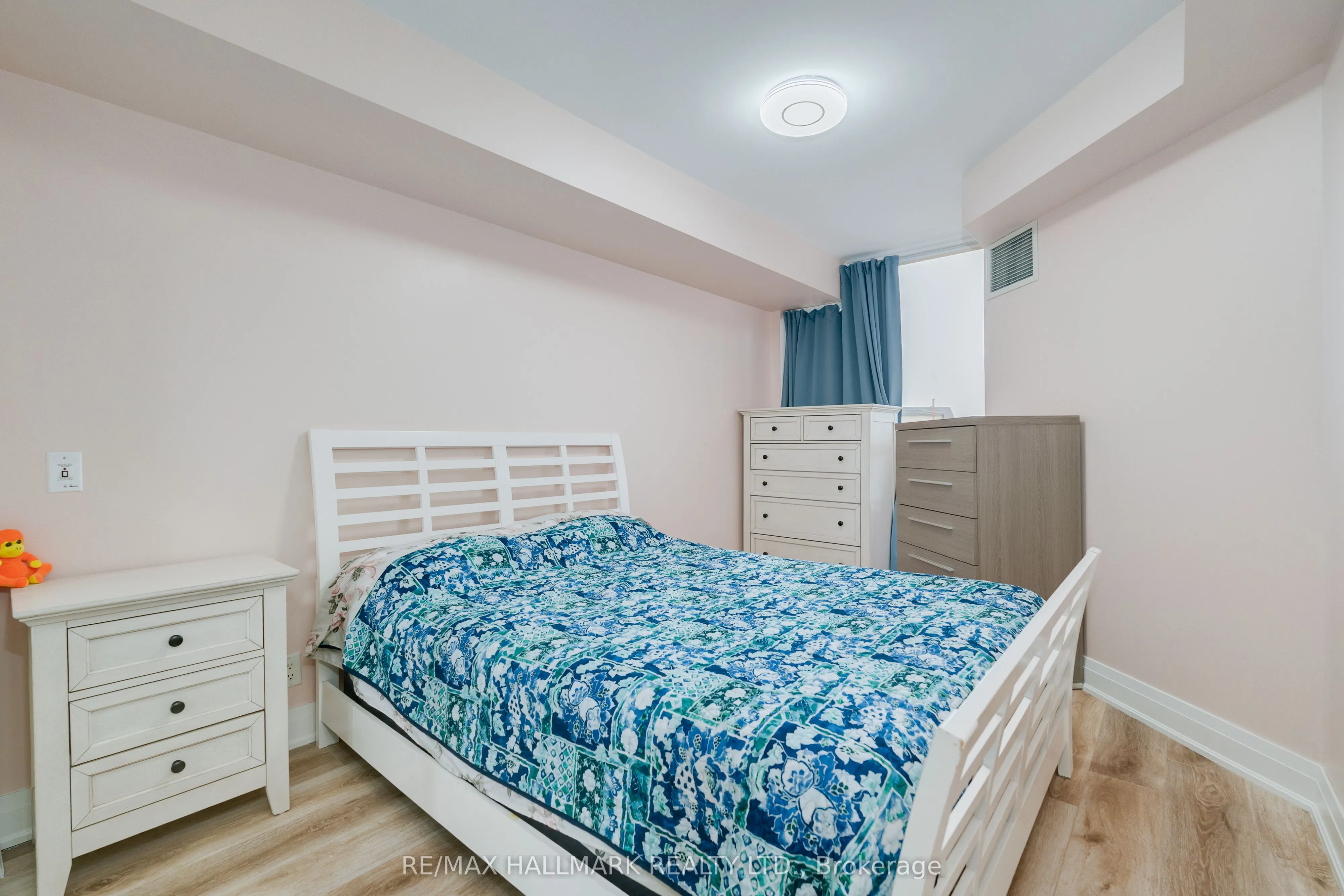78 Harrison Garden Boulevard, #1514