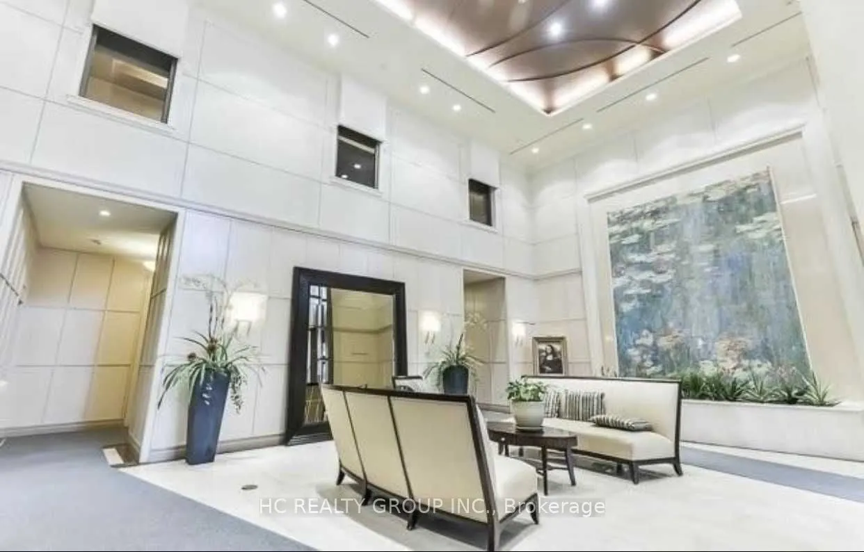 18 Holmes Avenue, #401