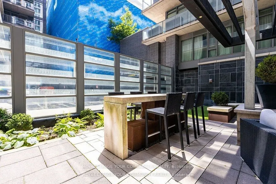650 King Street W, #211