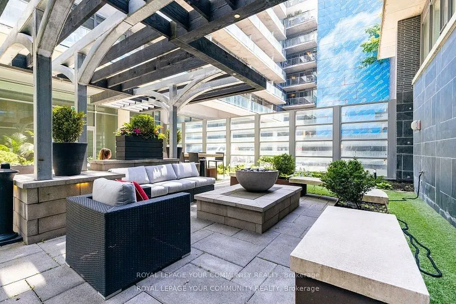 650 King Street W, #211