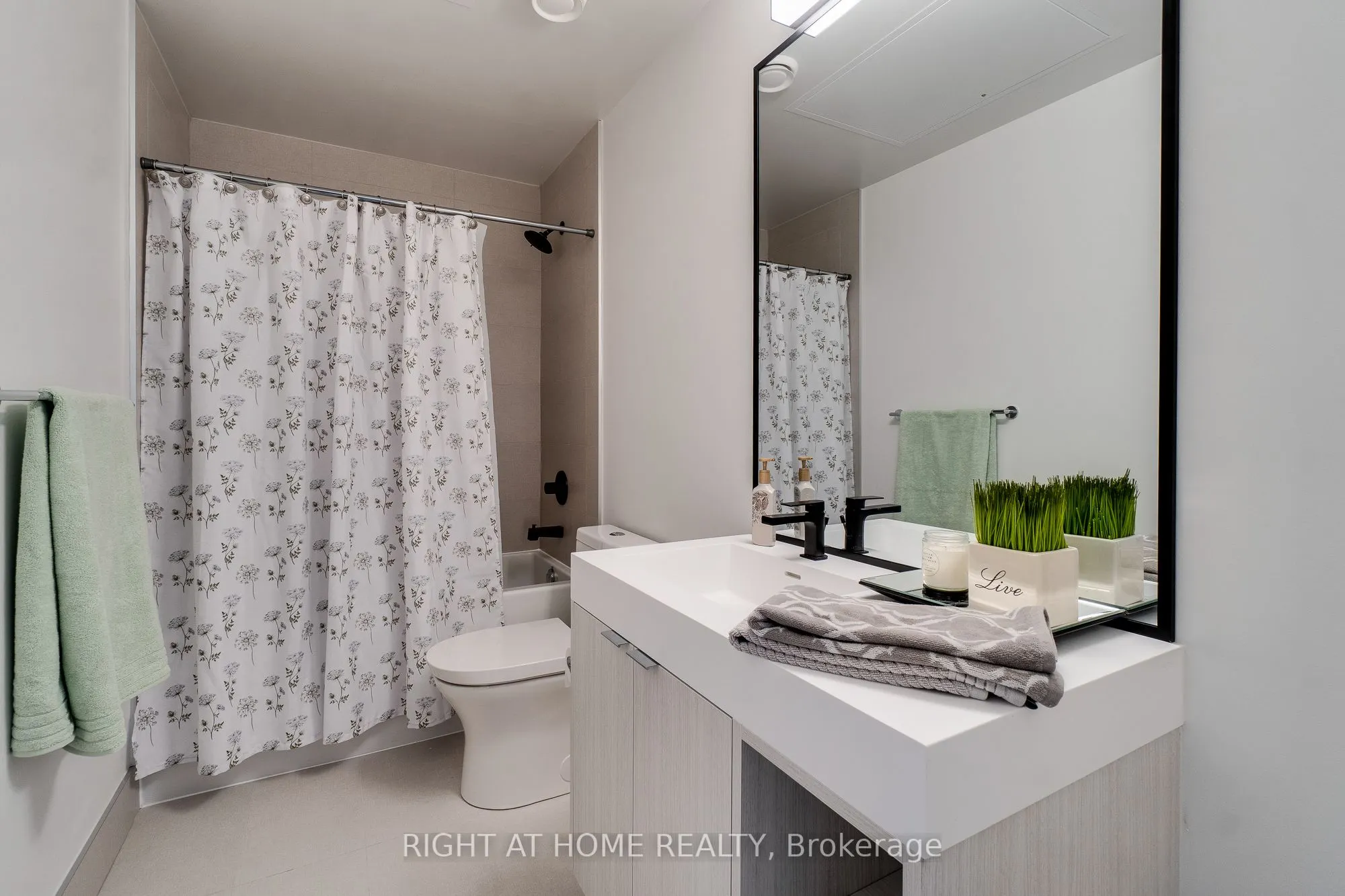 250 Lawrence Avenue W, #724