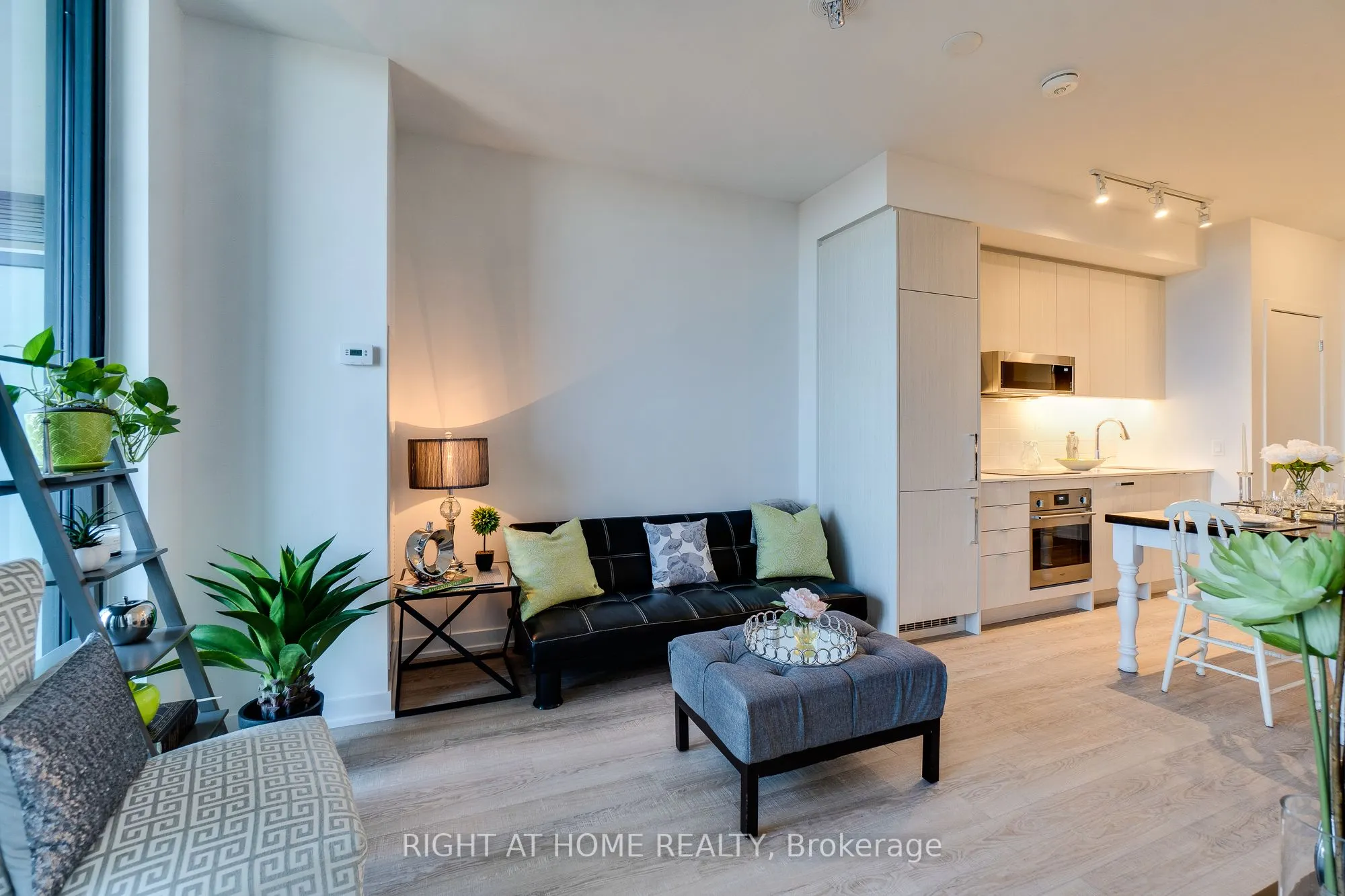 250 Lawrence Avenue W, #724