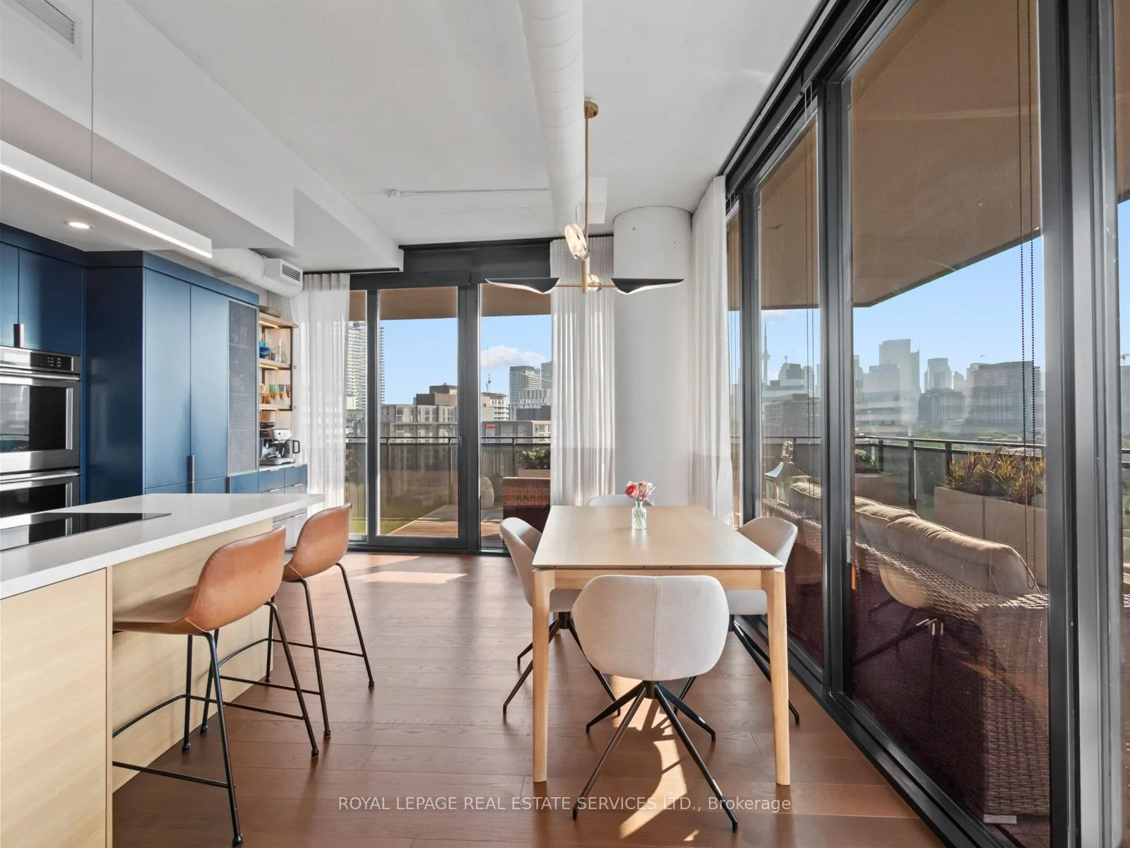 21 Lawren Harris Square, #904