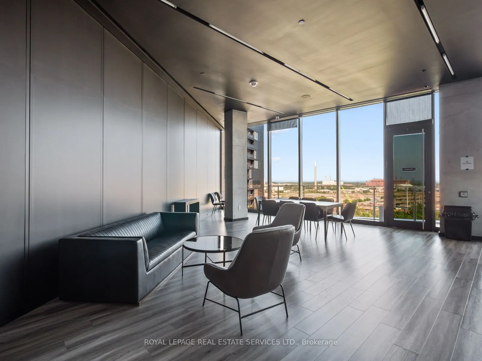 21 Lawren Harris Square, #904