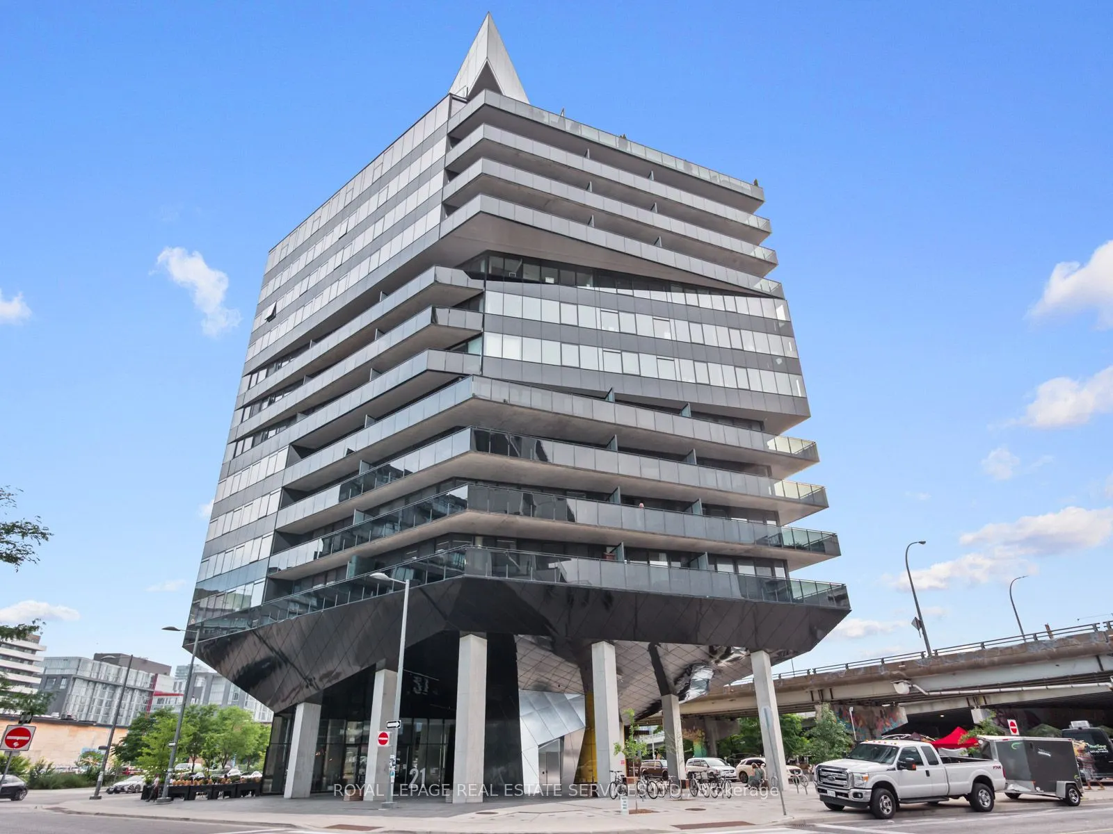 21 Lawren Harris Square, #904