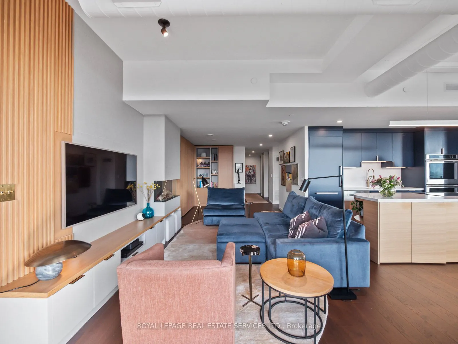 21 Lawren Harris Square, #904