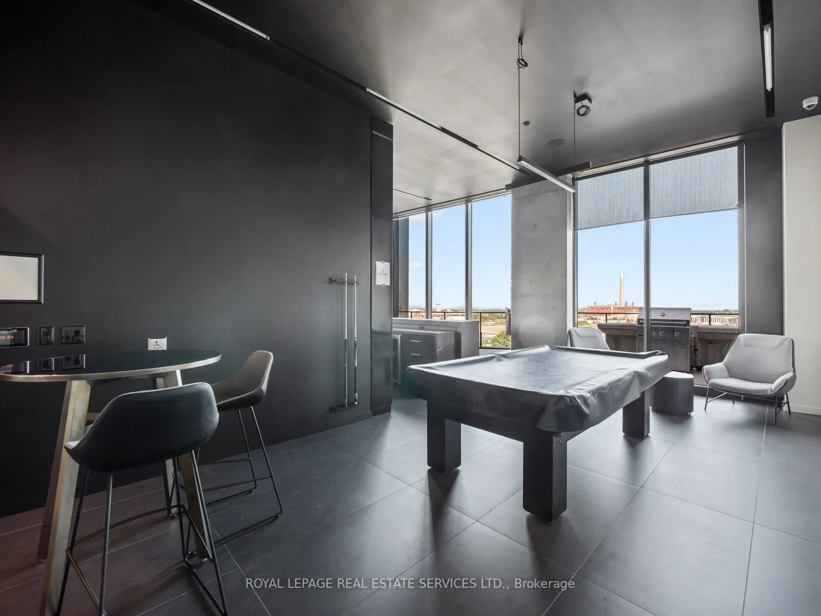 21 Lawren Harris Square, #904