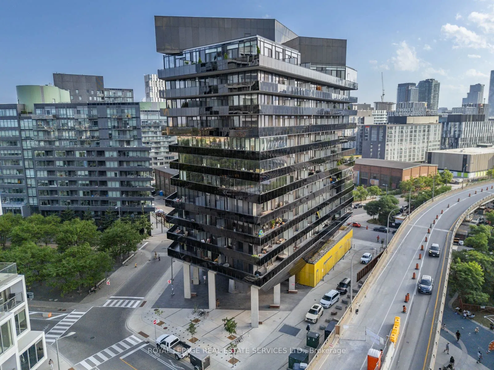 21 Lawren Harris Square, #904