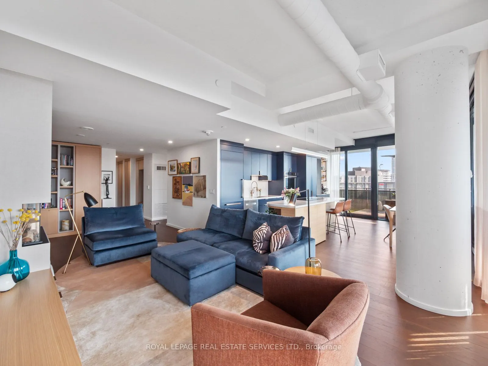21 Lawren Harris Square, #904
