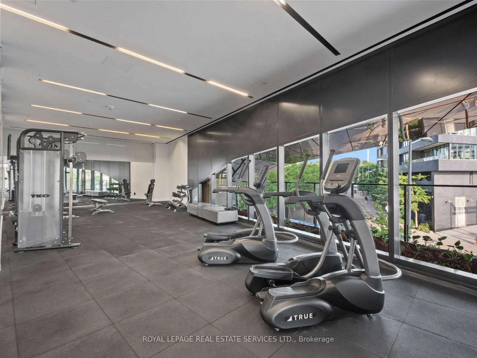 21 Lawren Harris Square, #904