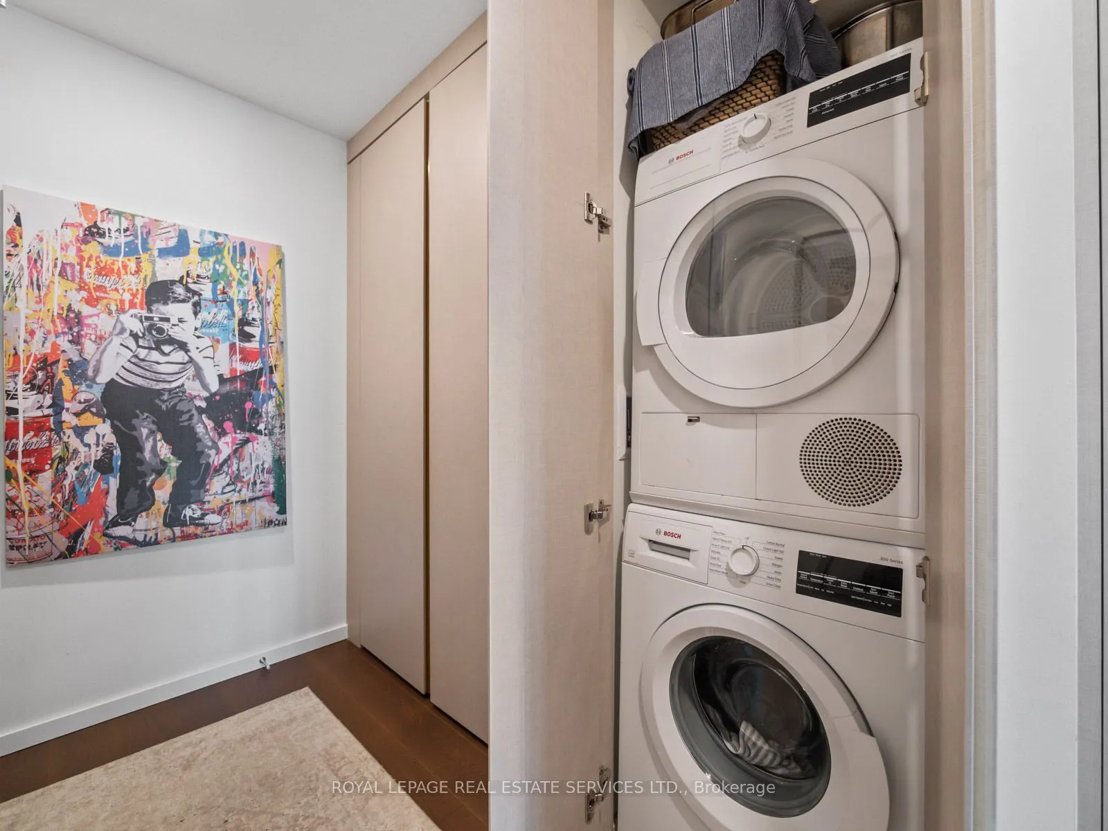 21 Lawren Harris Square, #904