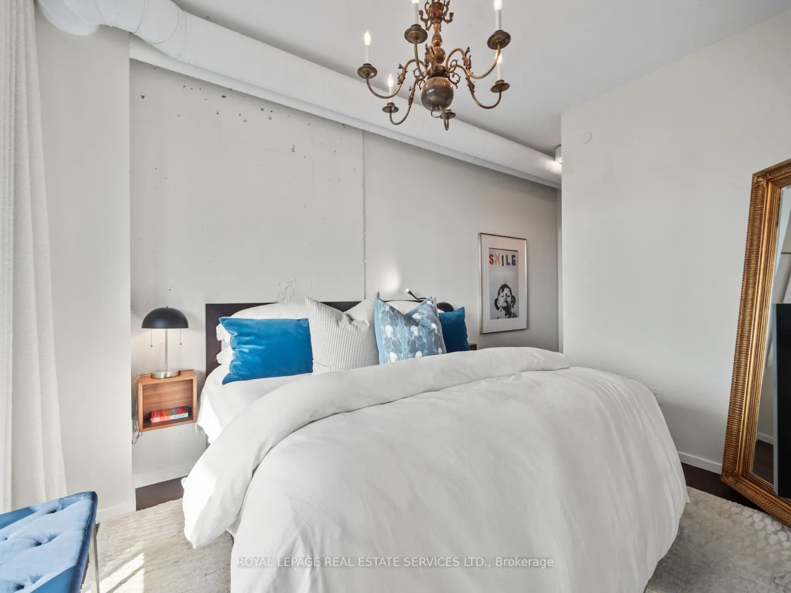 21 Lawren Harris Square, #904