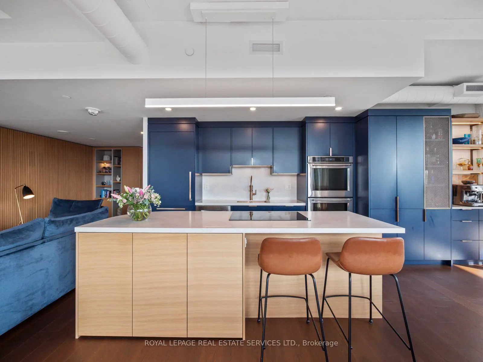 21 Lawren Harris Square, #904