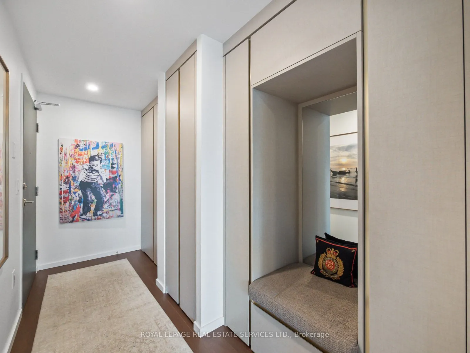 21 Lawren Harris Square, #904