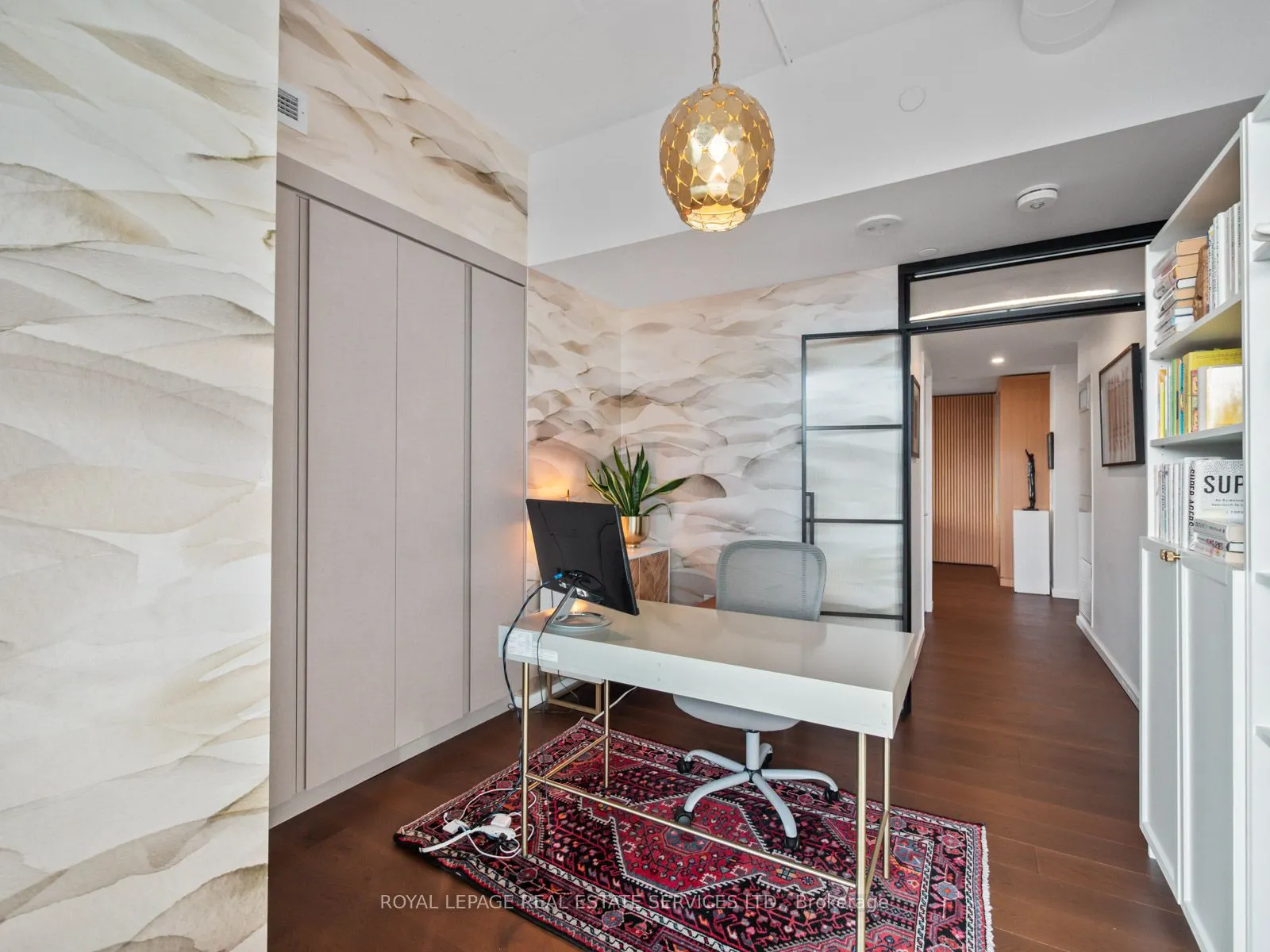 21 Lawren Harris Square, #904