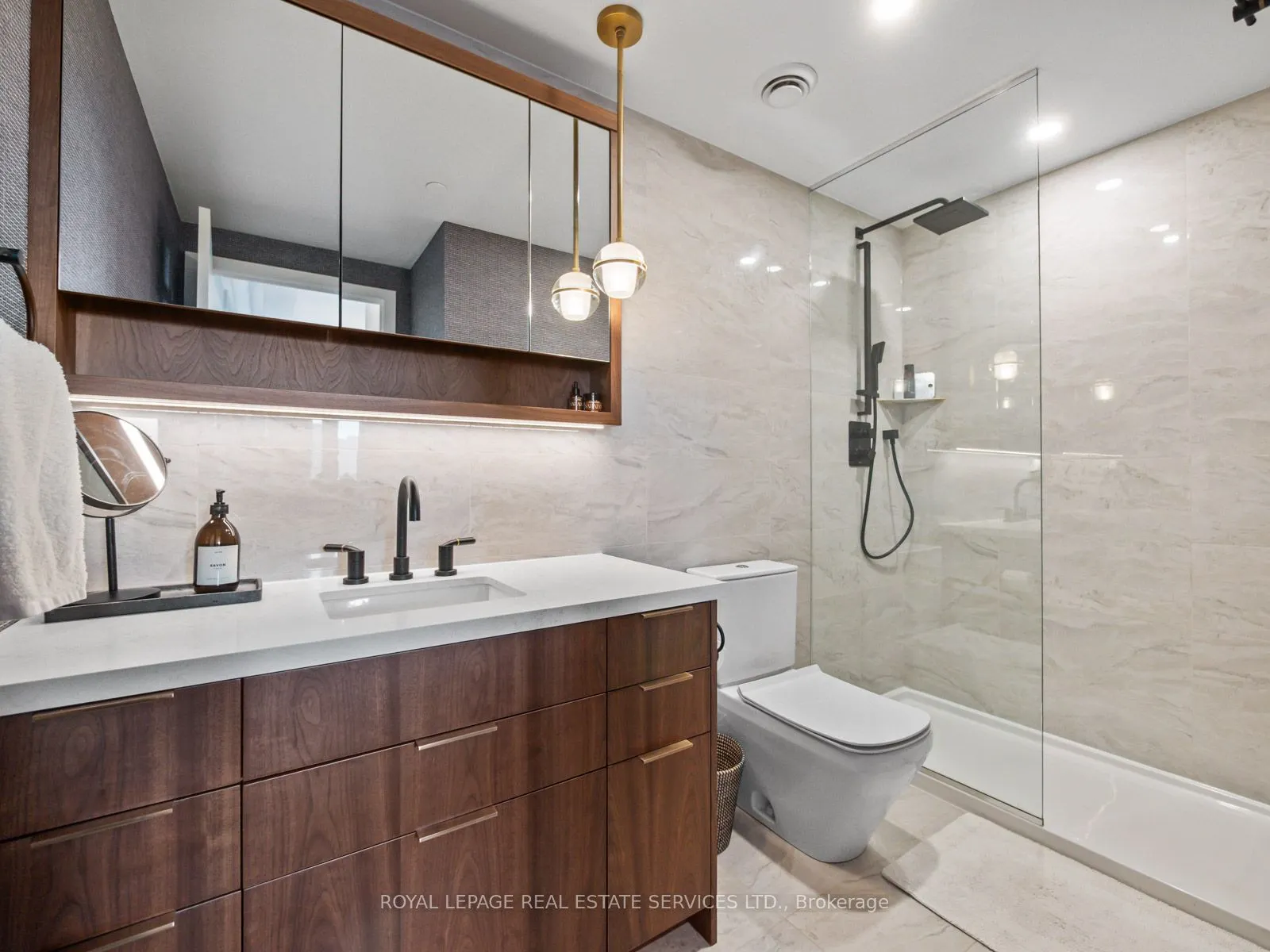 21 Lawren Harris Square, #904