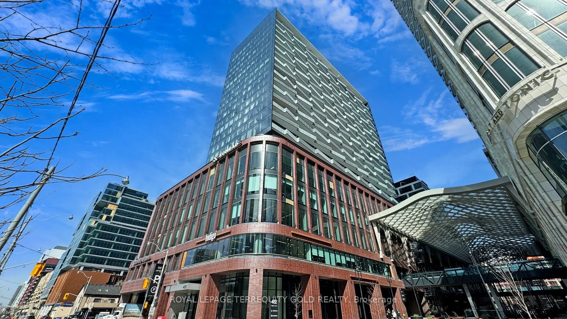 480 Front Street W, #813