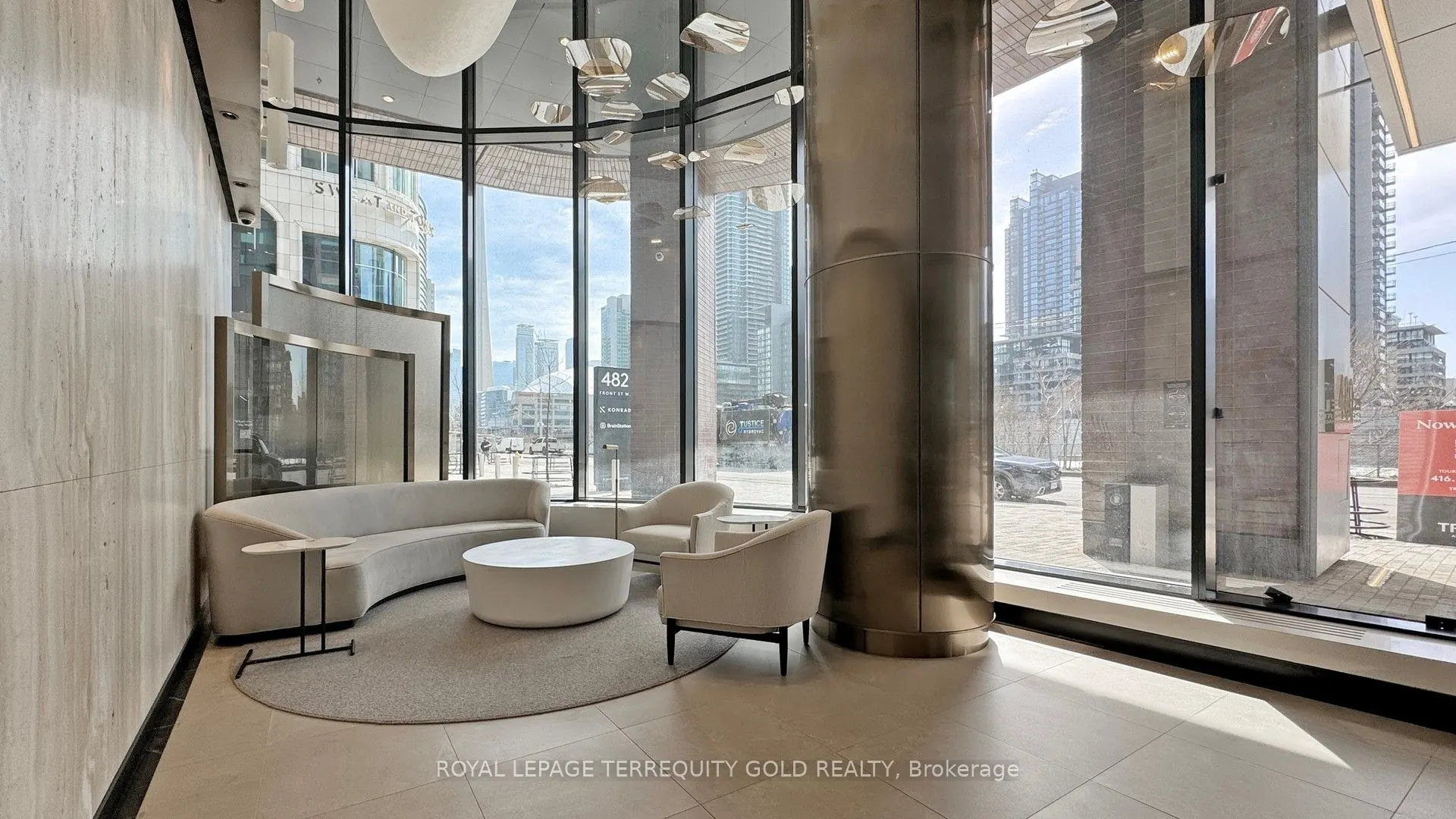 480 Front Street W, #813