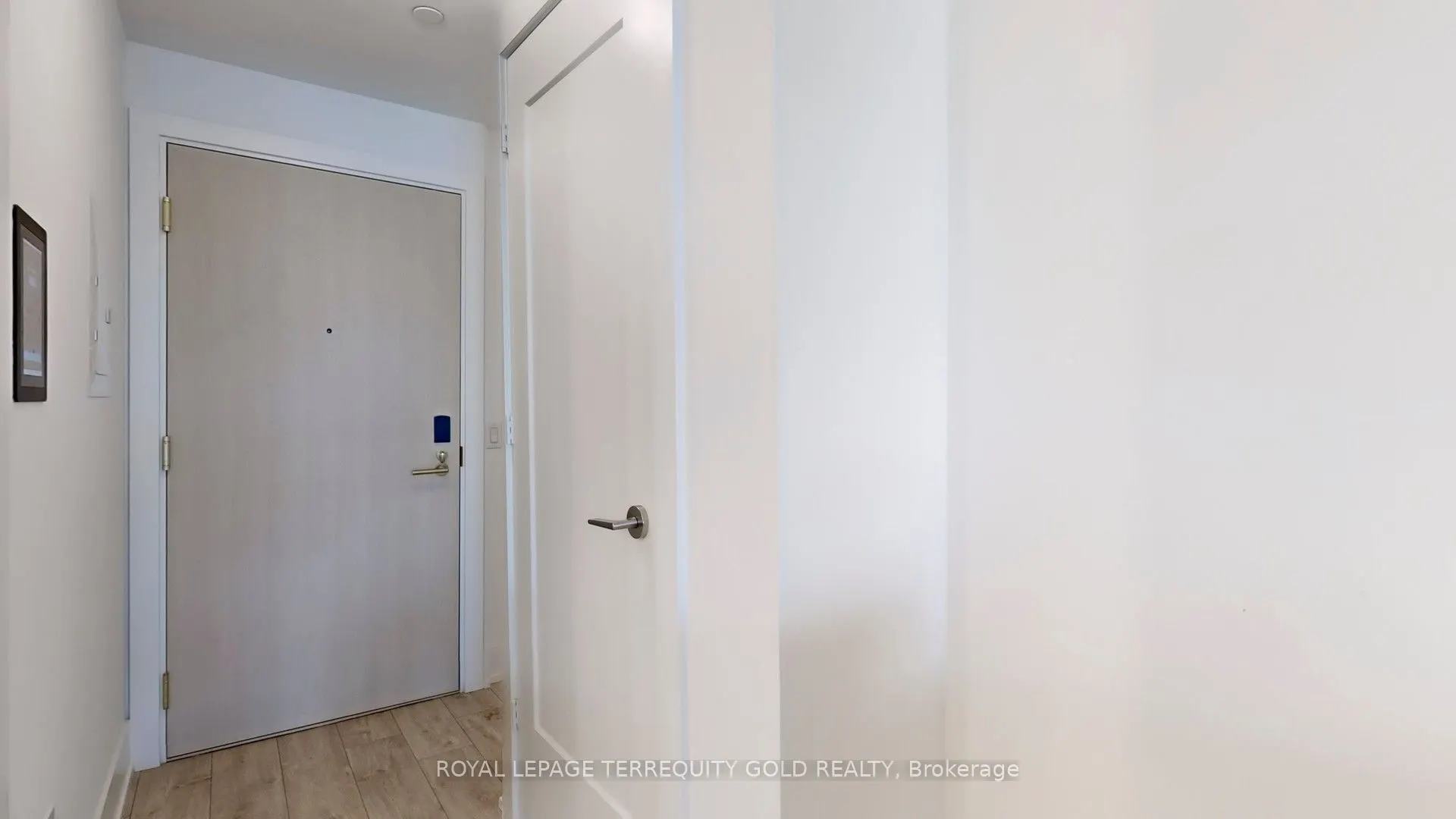 480 Front Street W, #813