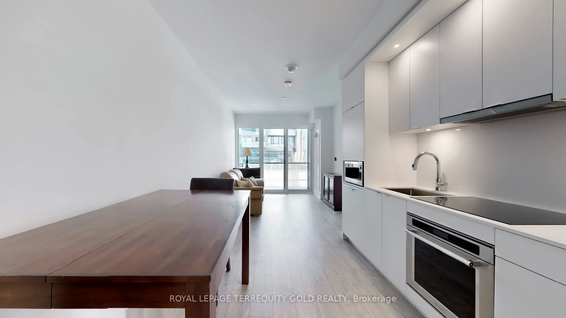 480 Front Street W, #813