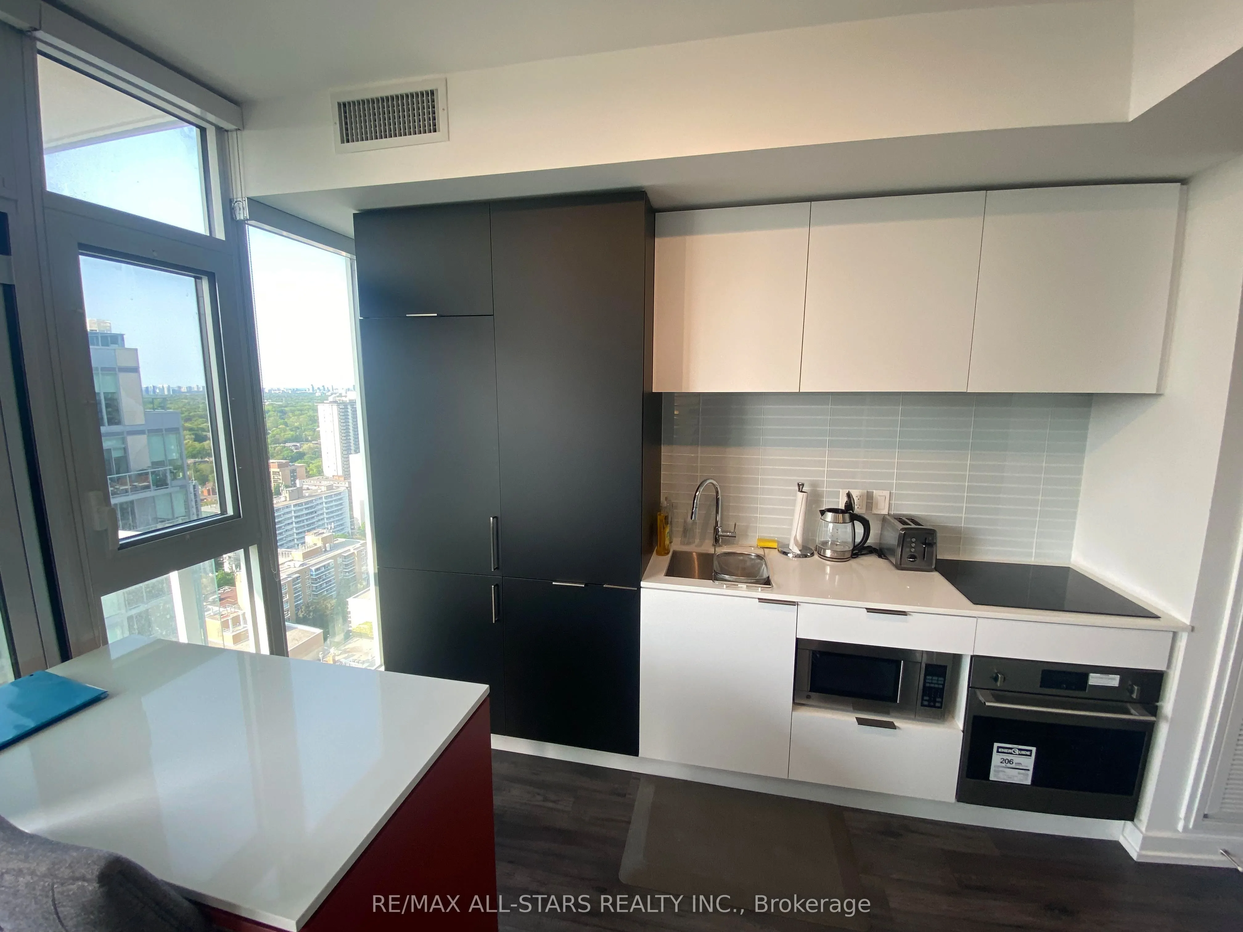 33 Helendale Avenue, #2302