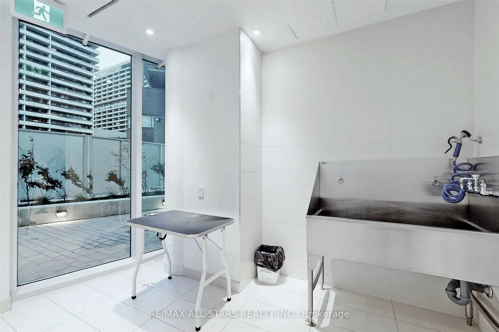 33 Helendale Avenue, #2302