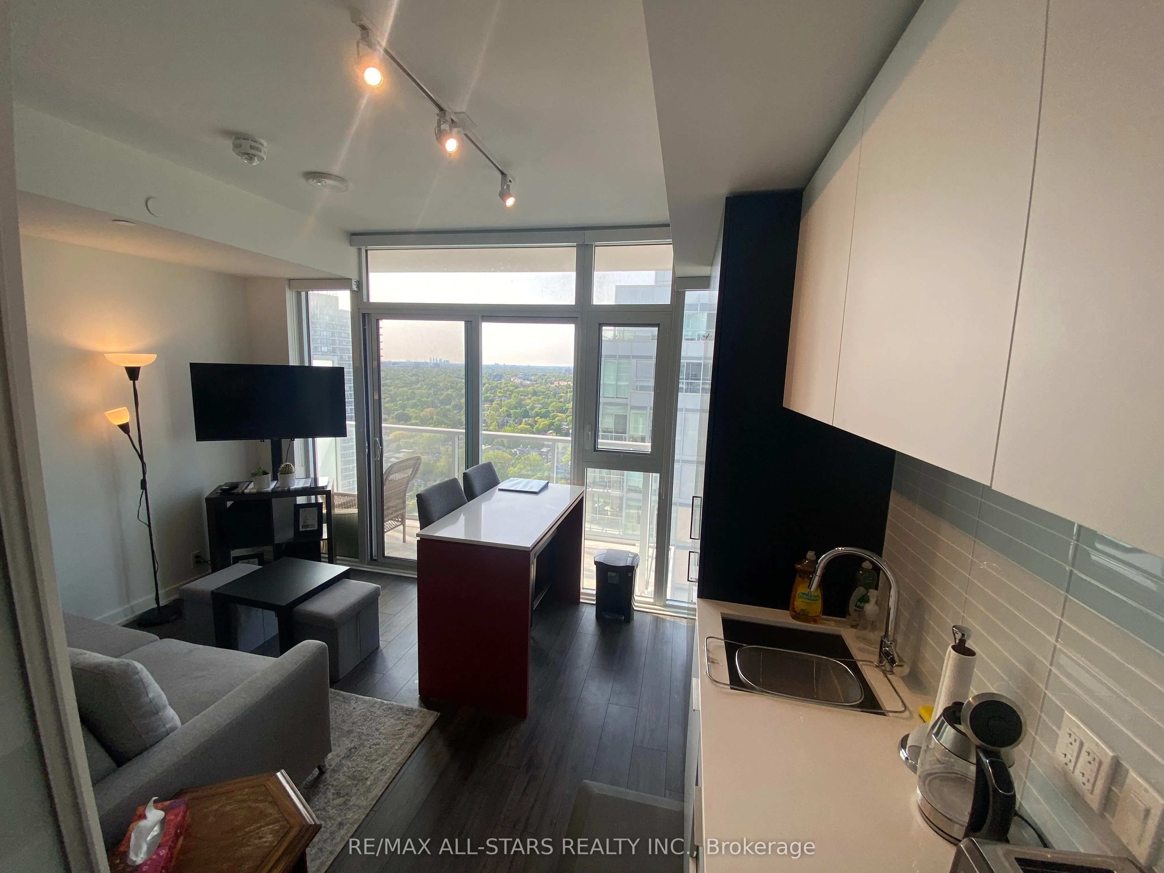 33 Helendale Avenue, #2302