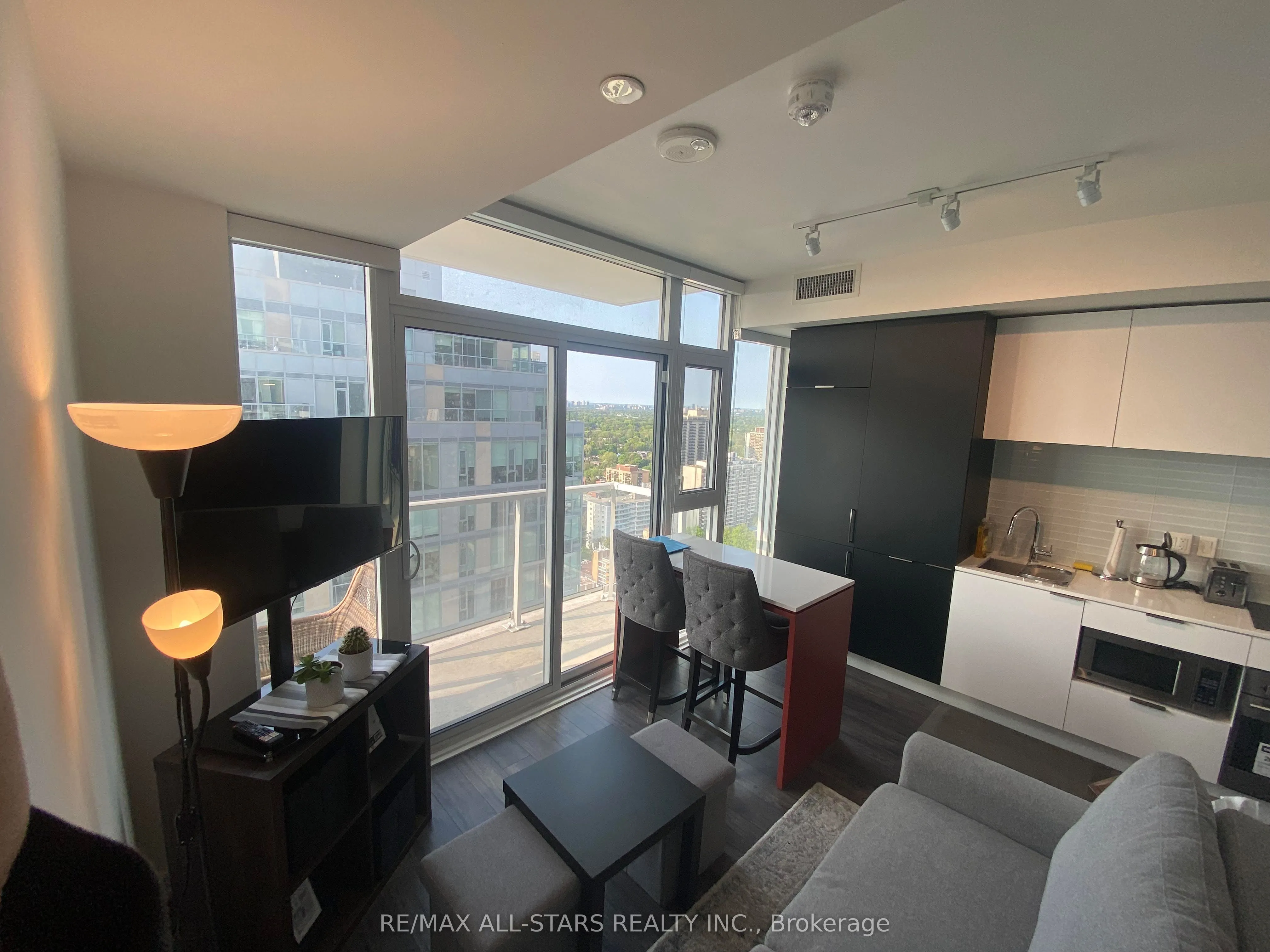 33 Helendale Avenue, #2302