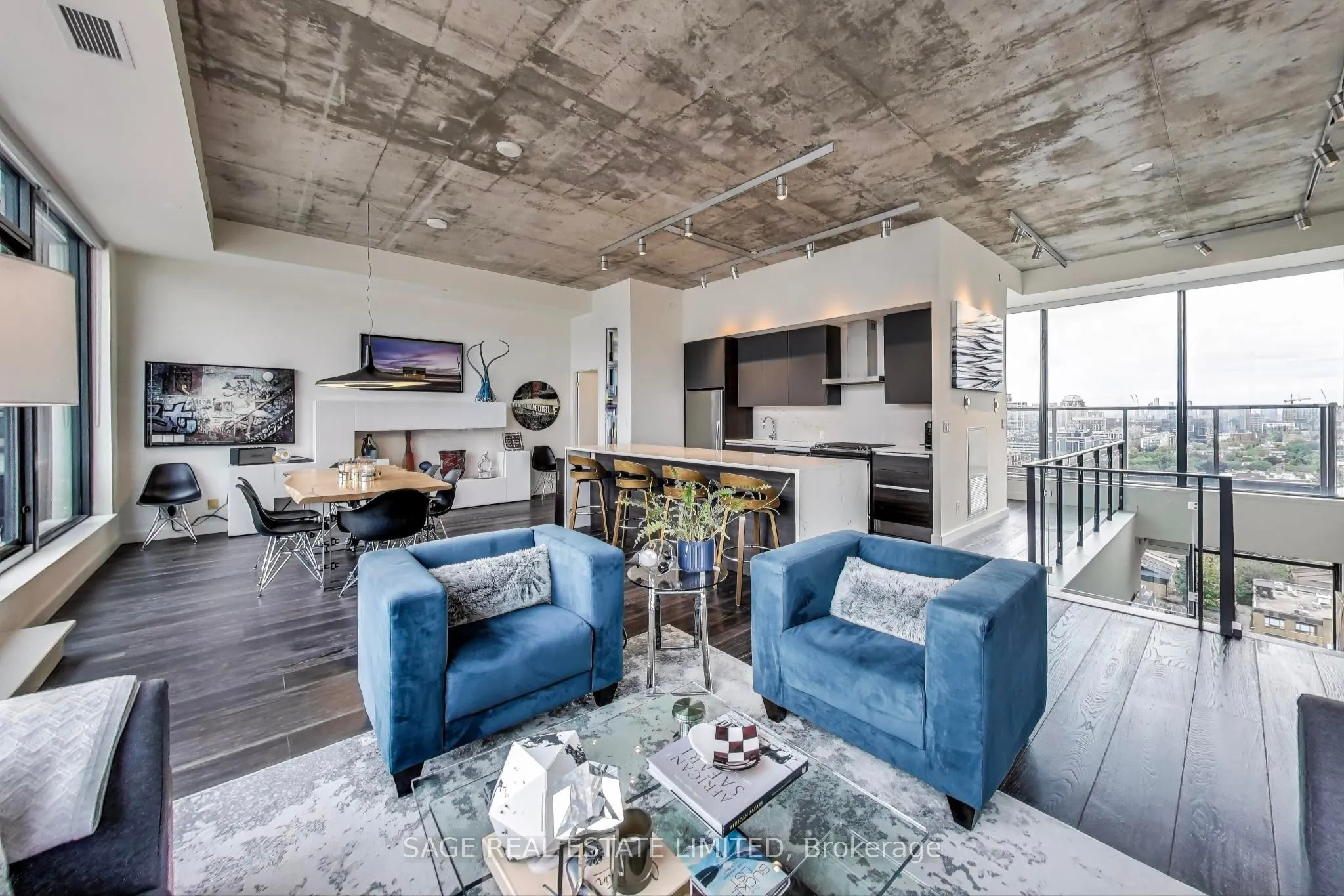 111 Bathurst Street N, #1606