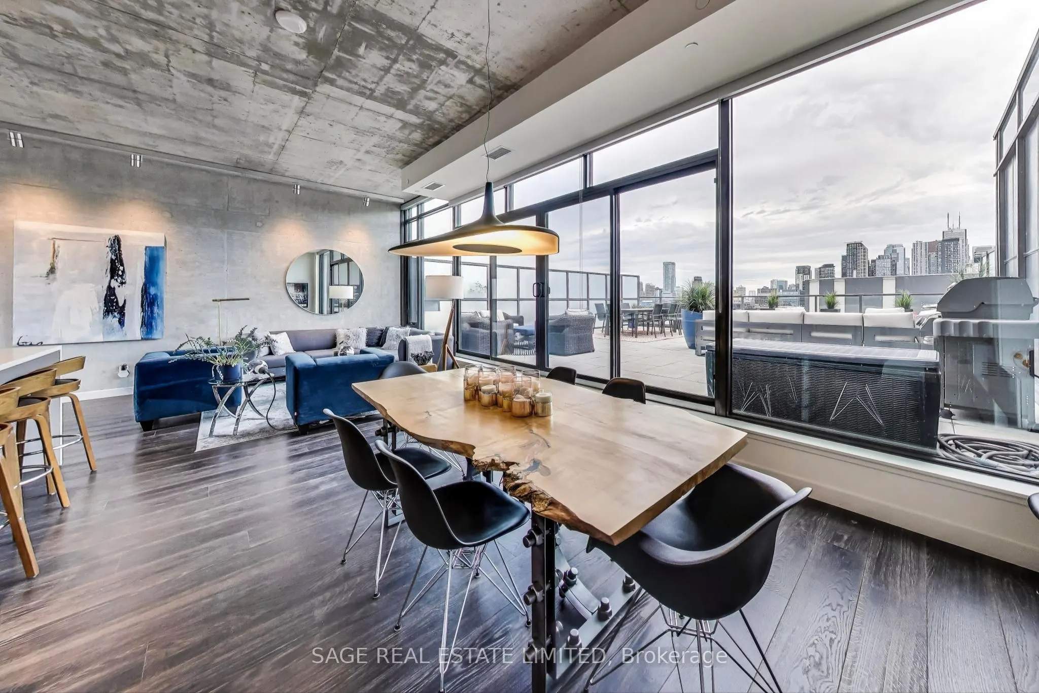 111 Bathurst Street N, #1606