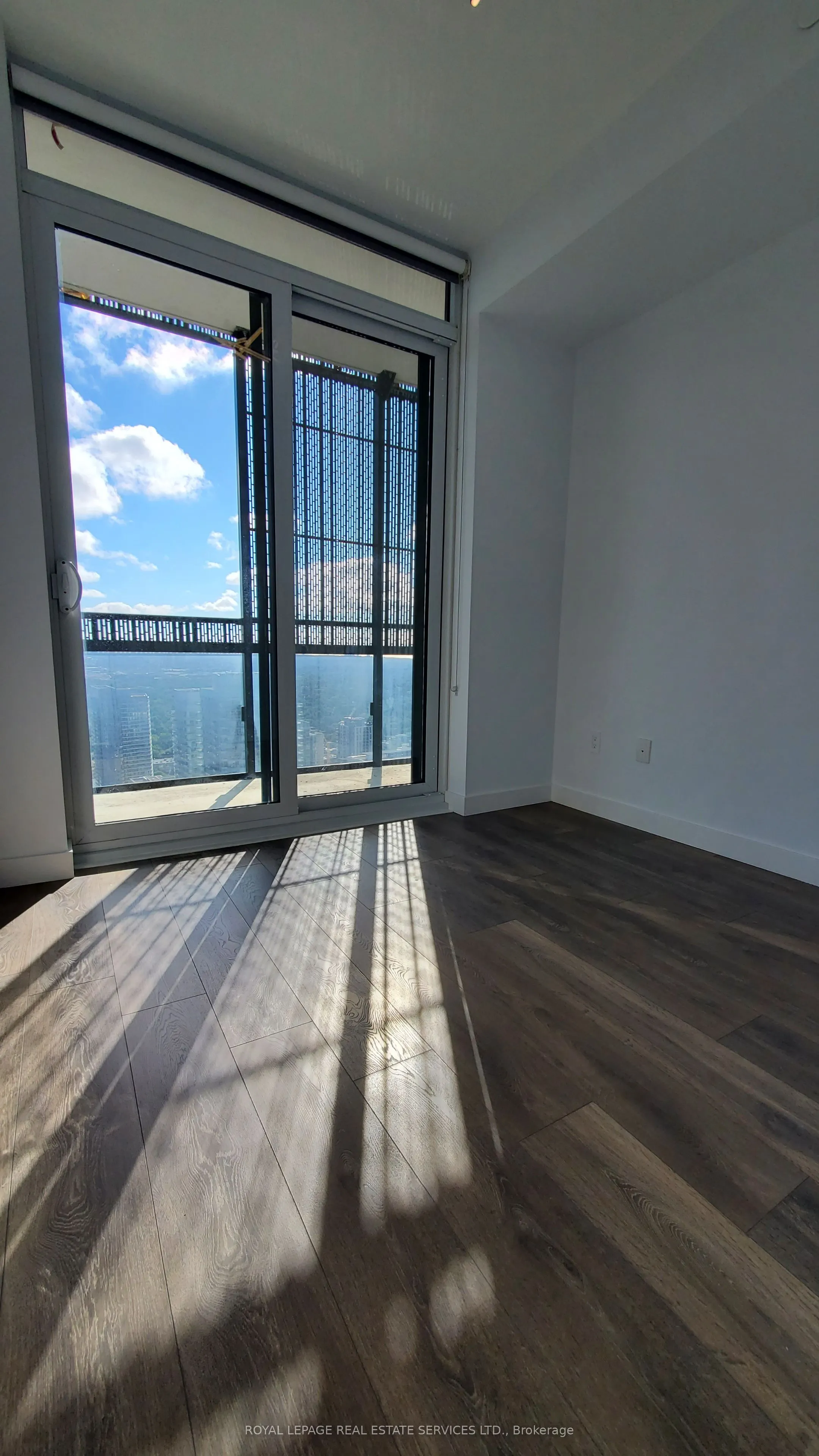 8 Eglinton Avenue E, #4008