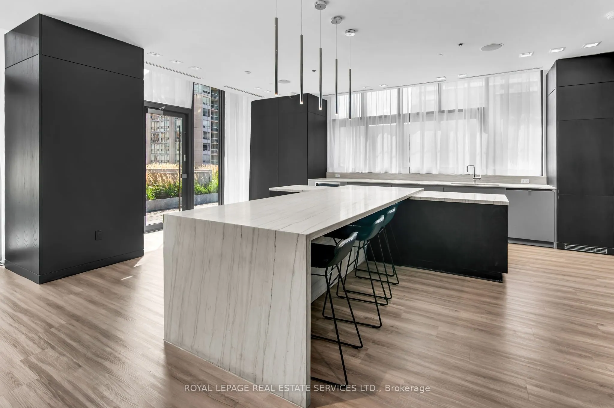 8 Eglinton Avenue E, #4008