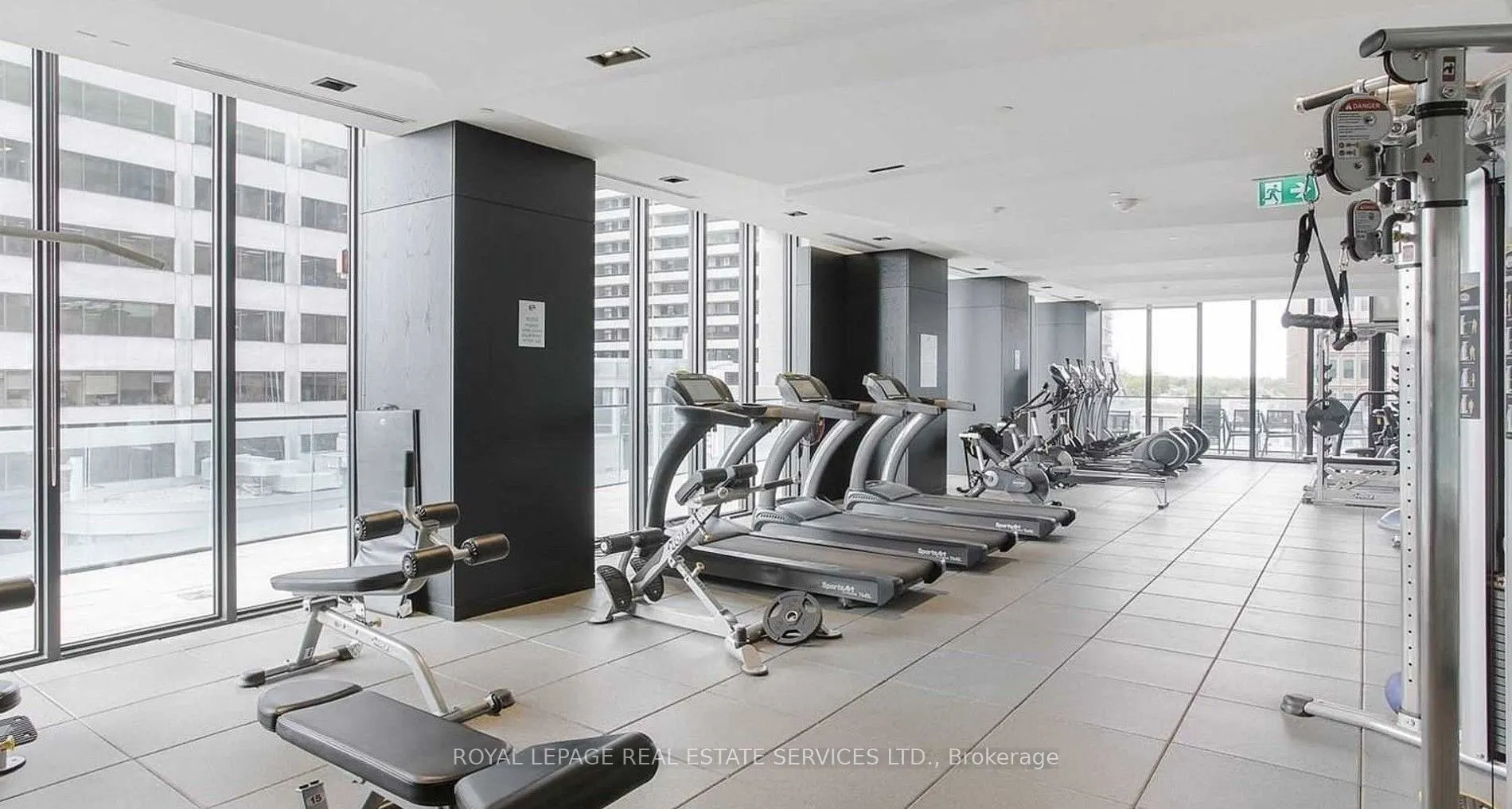 8 Eglinton Avenue E, #4008