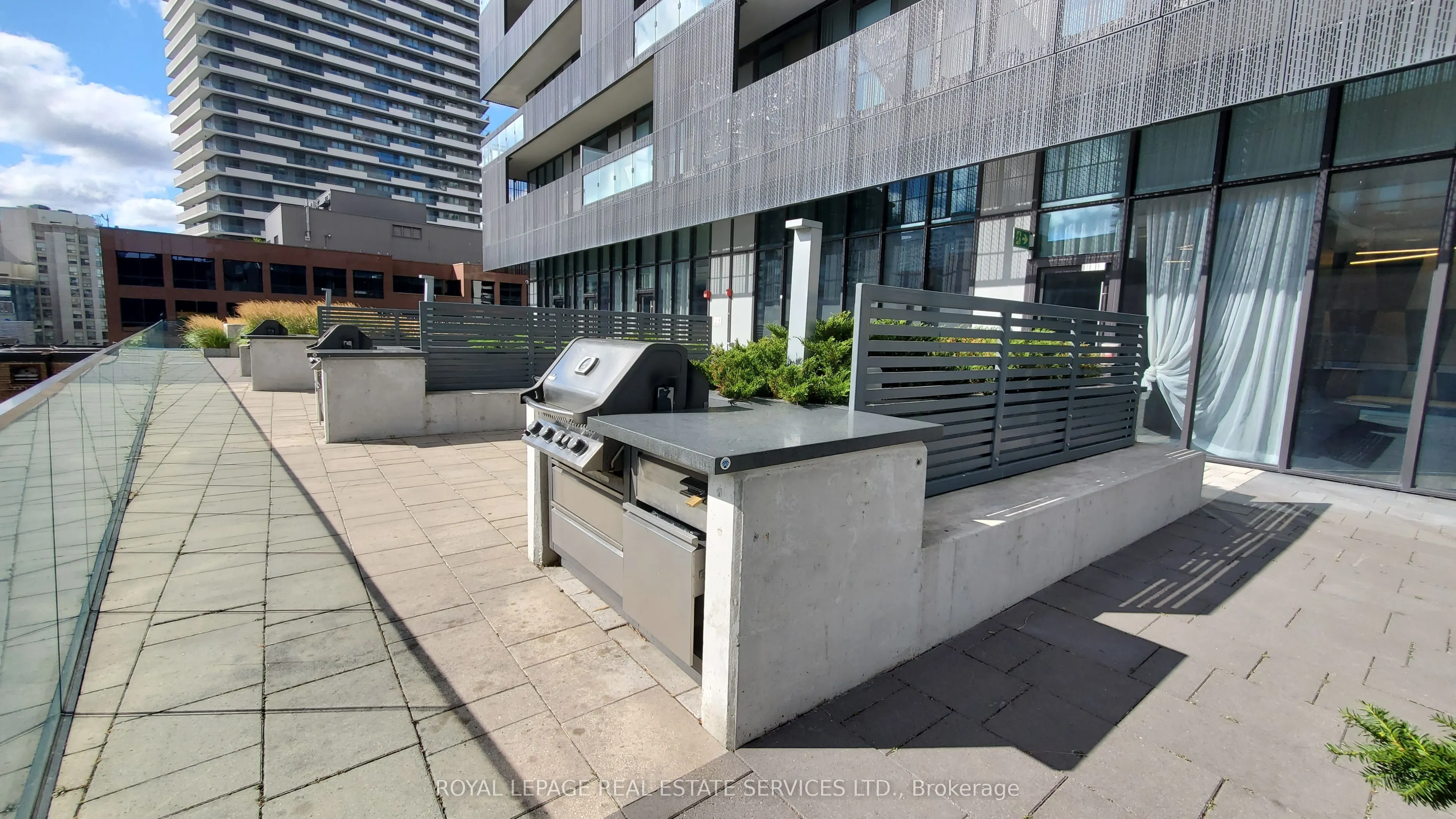 8 Eglinton Avenue E, #4008