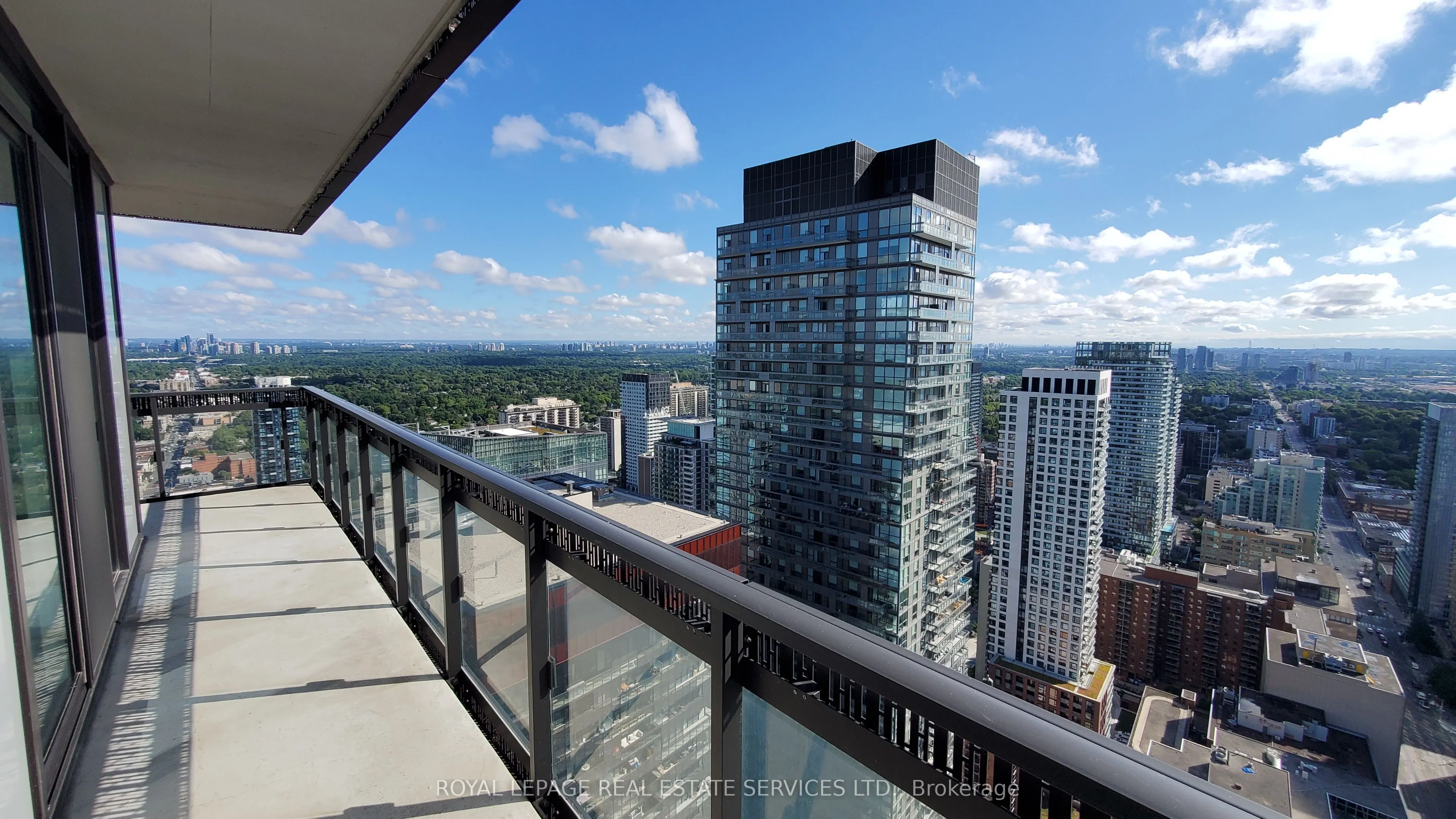 8 Eglinton Avenue E, #4008