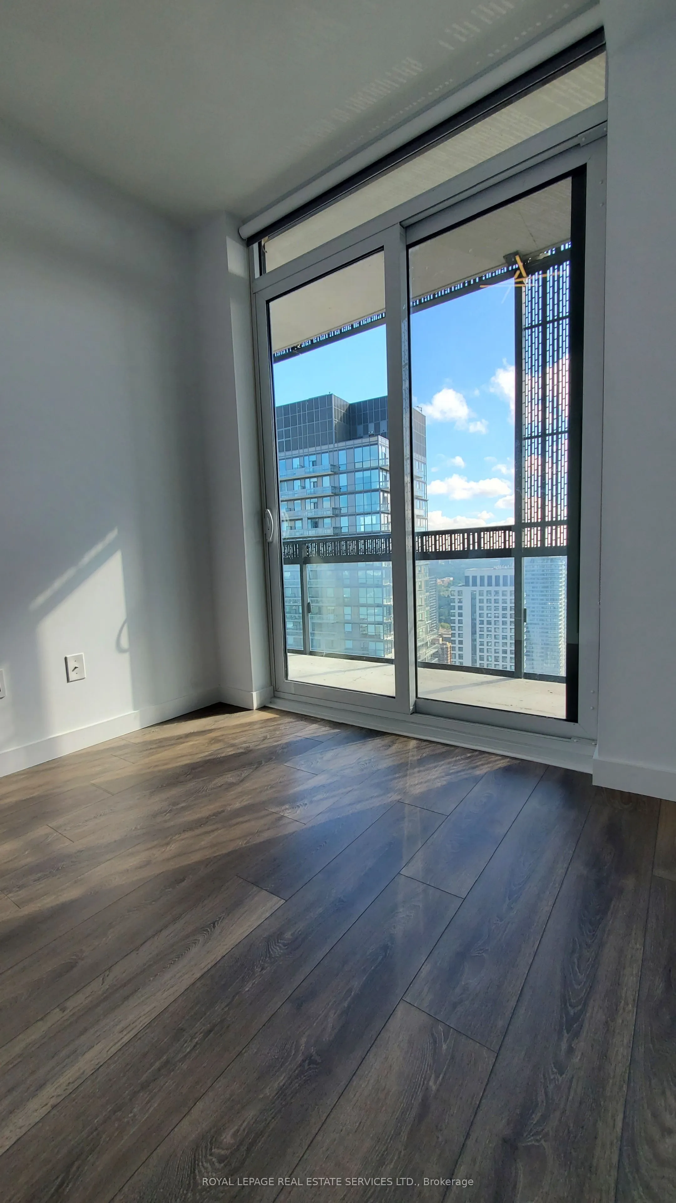 8 Eglinton Avenue E, #4008