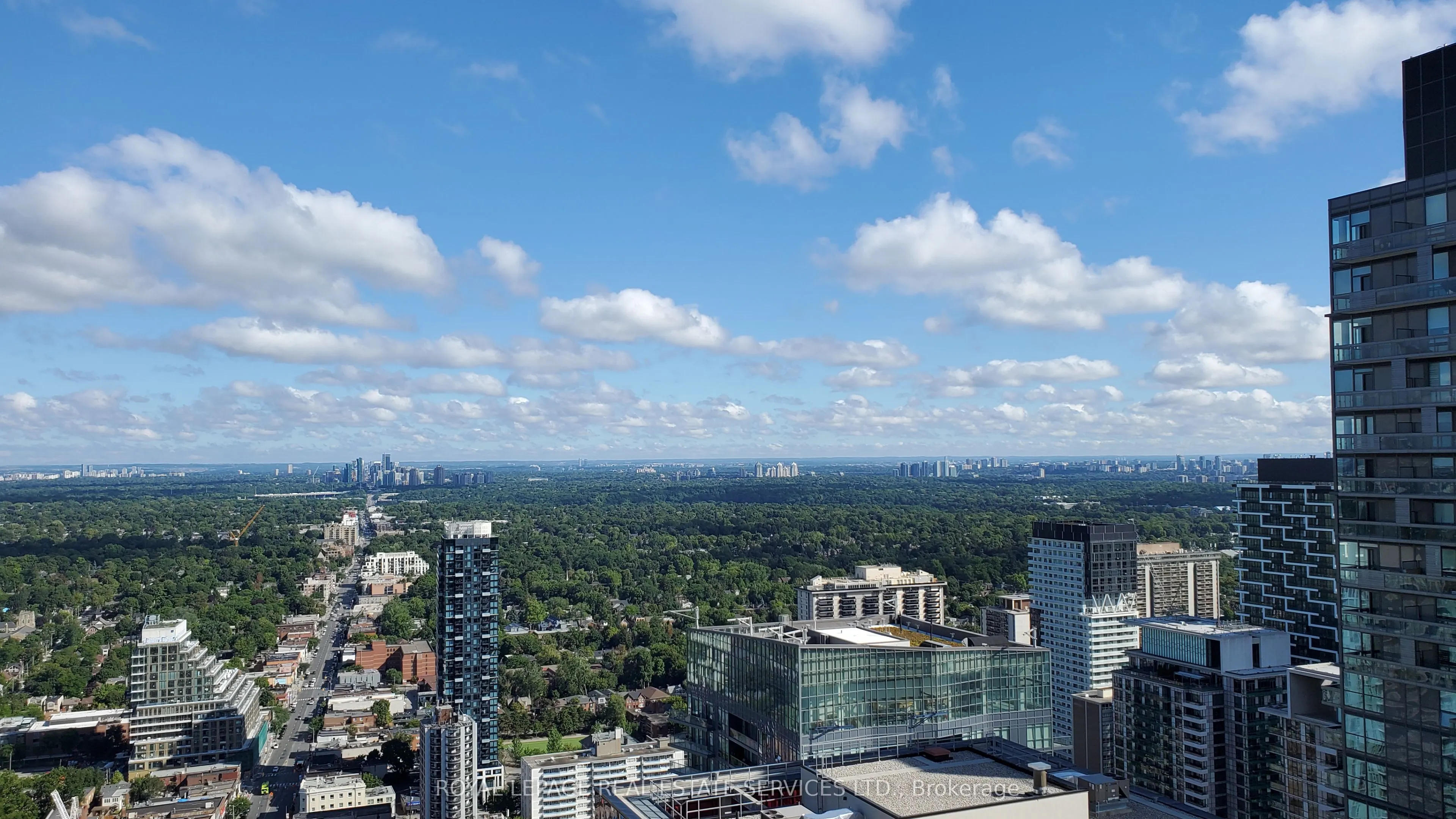 8 Eglinton Avenue E, #4008
