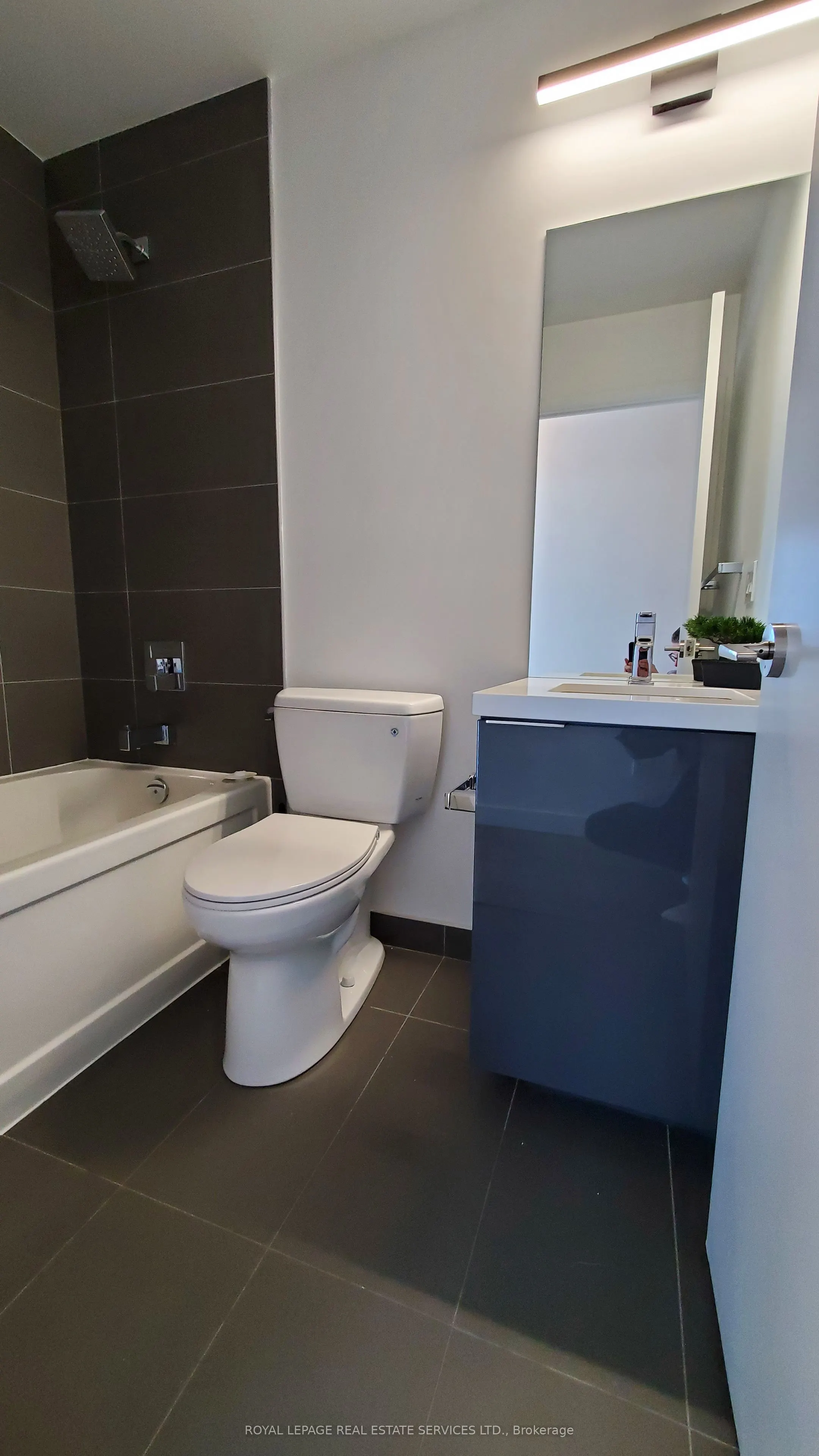 8 Eglinton Avenue E, #4008