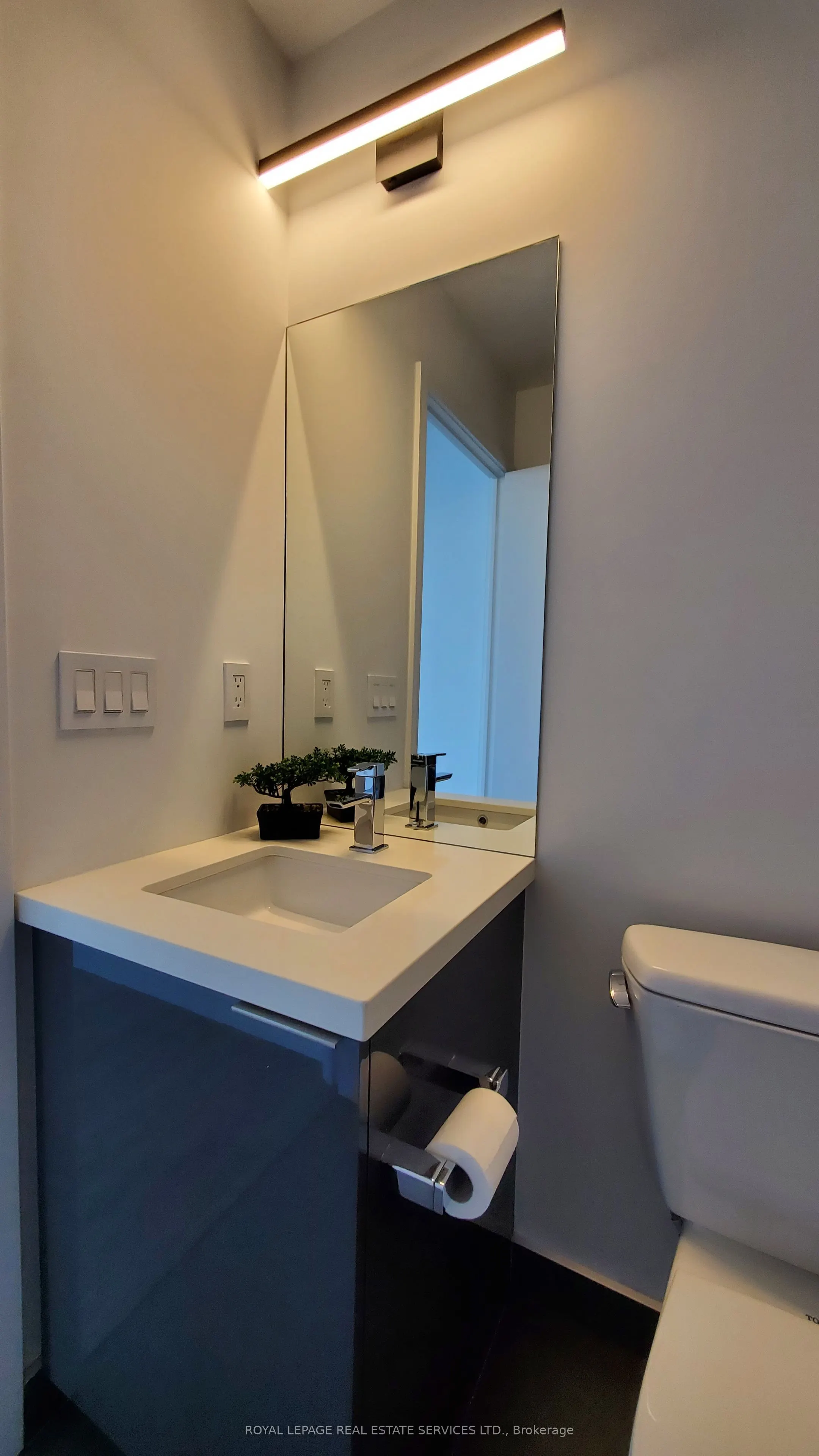 8 Eglinton Avenue E, #4008