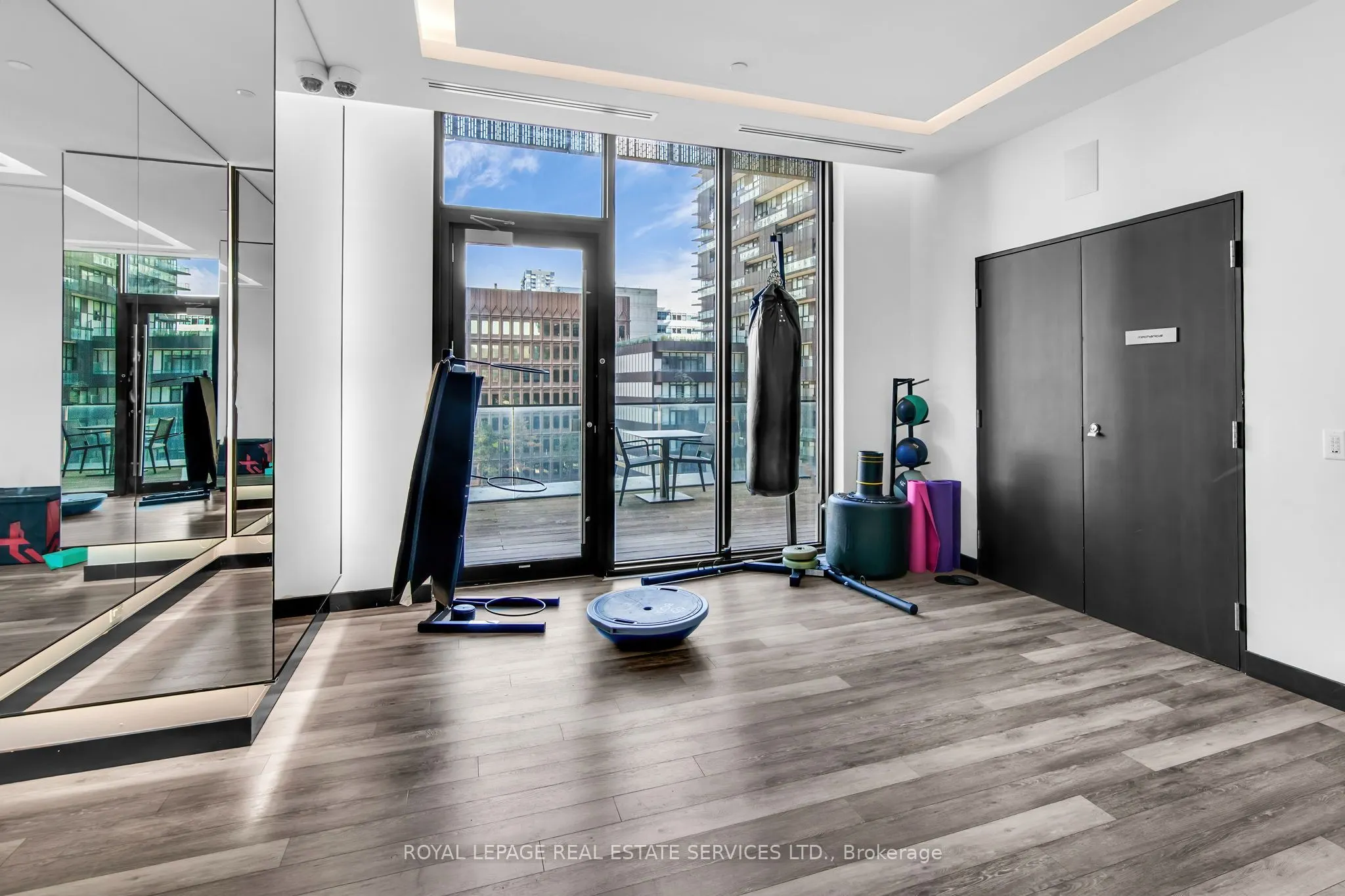 8 Eglinton Avenue E, #4008