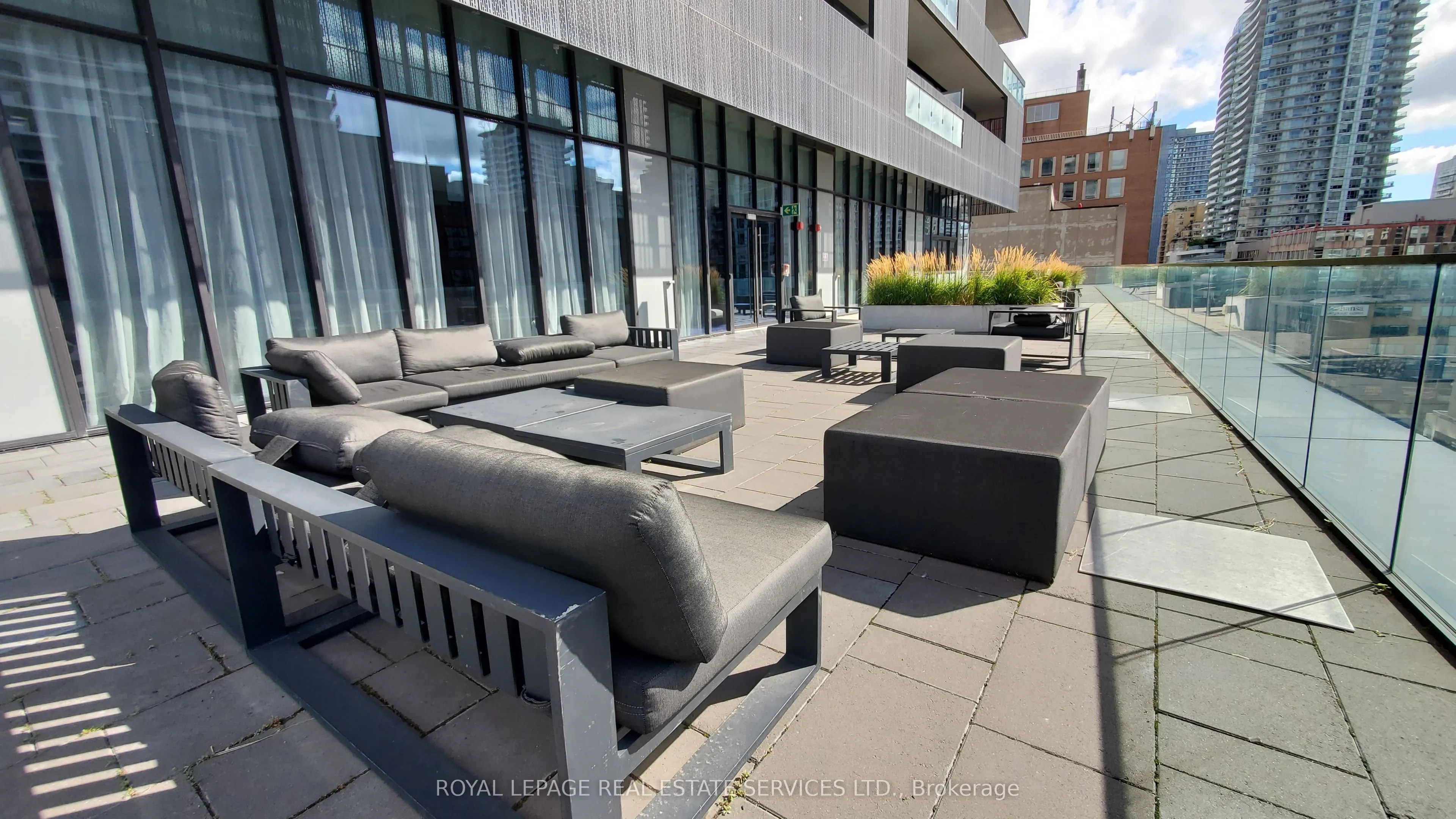 8 Eglinton Avenue E, #4008
