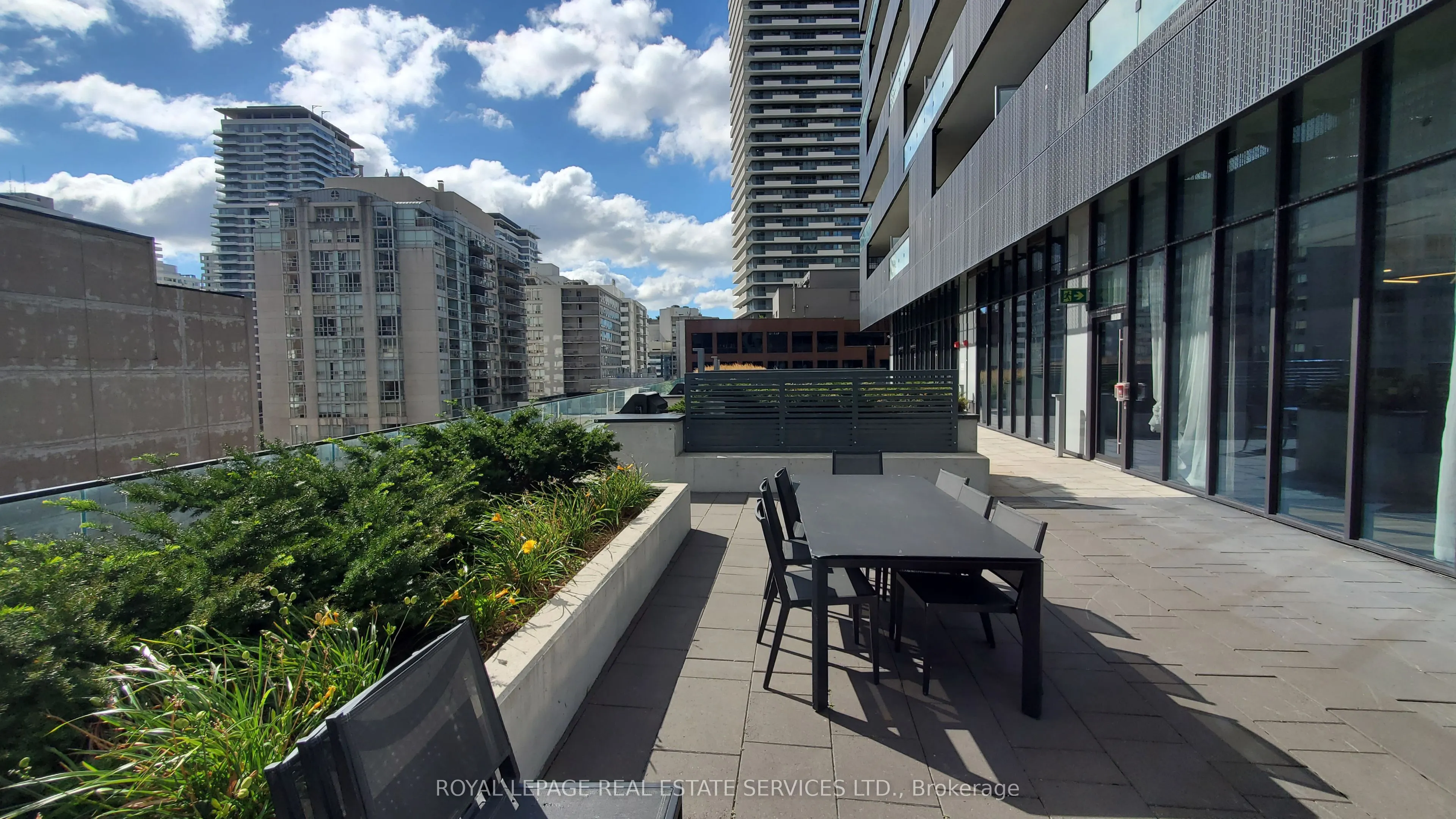 8 Eglinton Avenue E, #4008