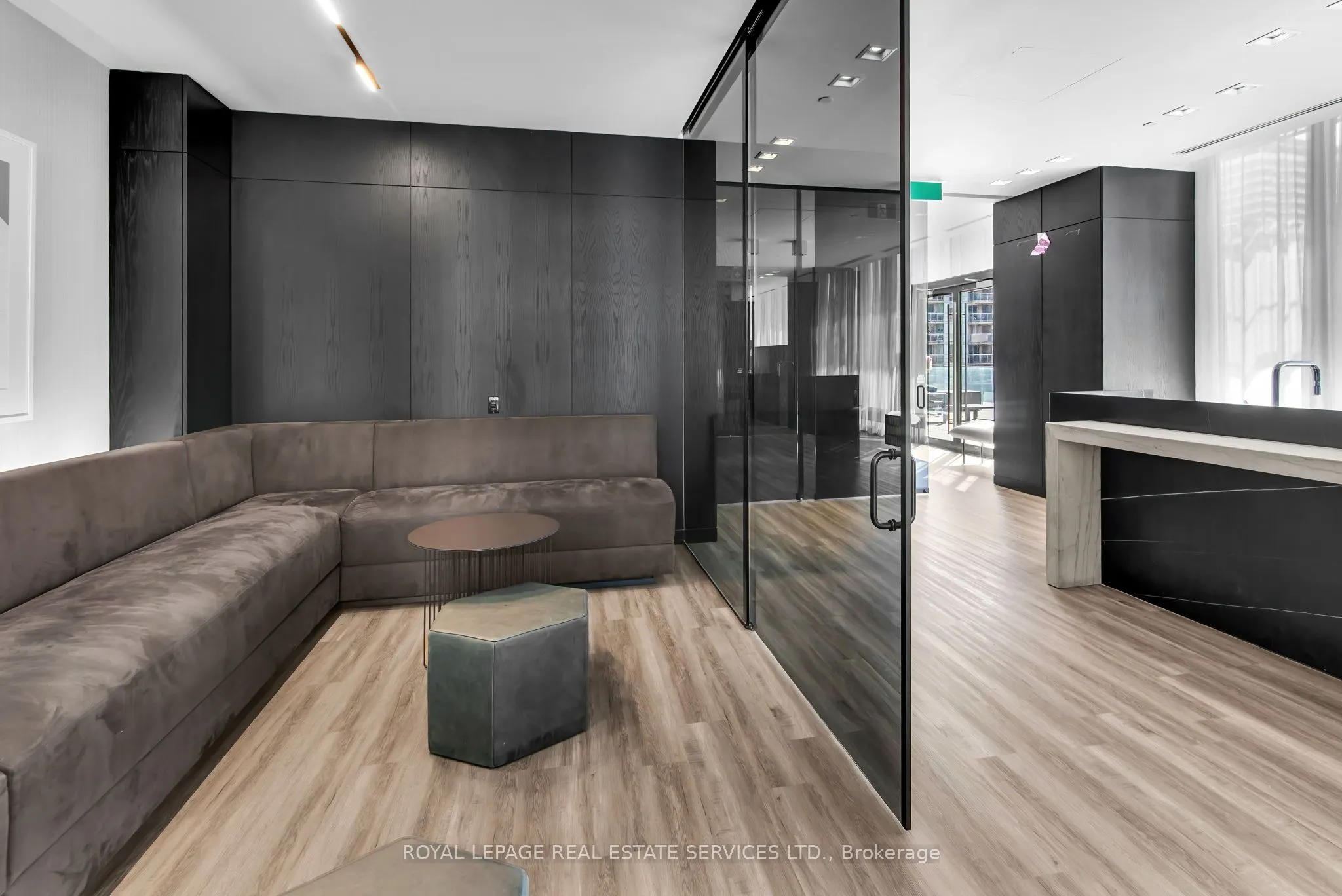 8 Eglinton Avenue E, #4008