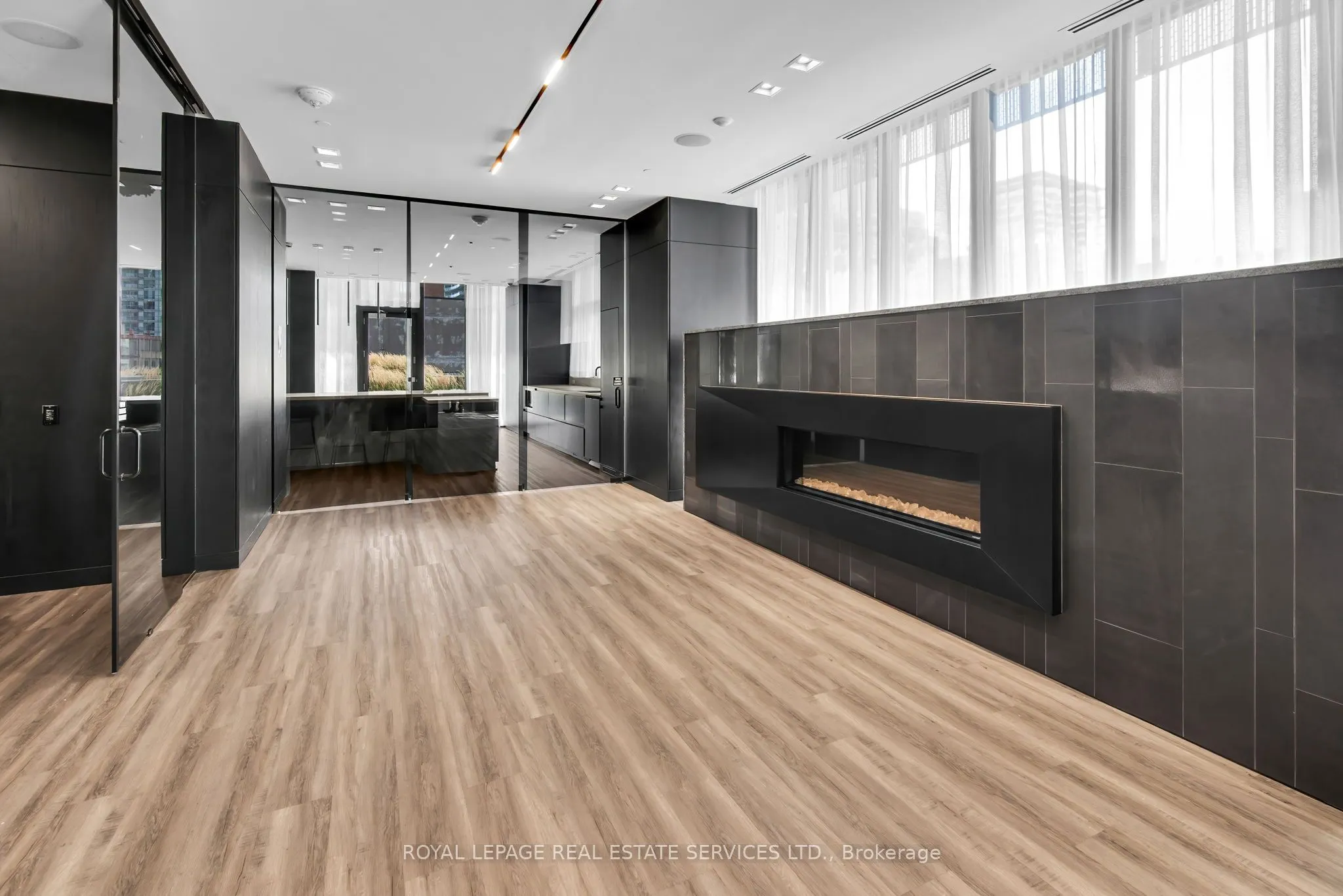 8 Eglinton Avenue E, #4008