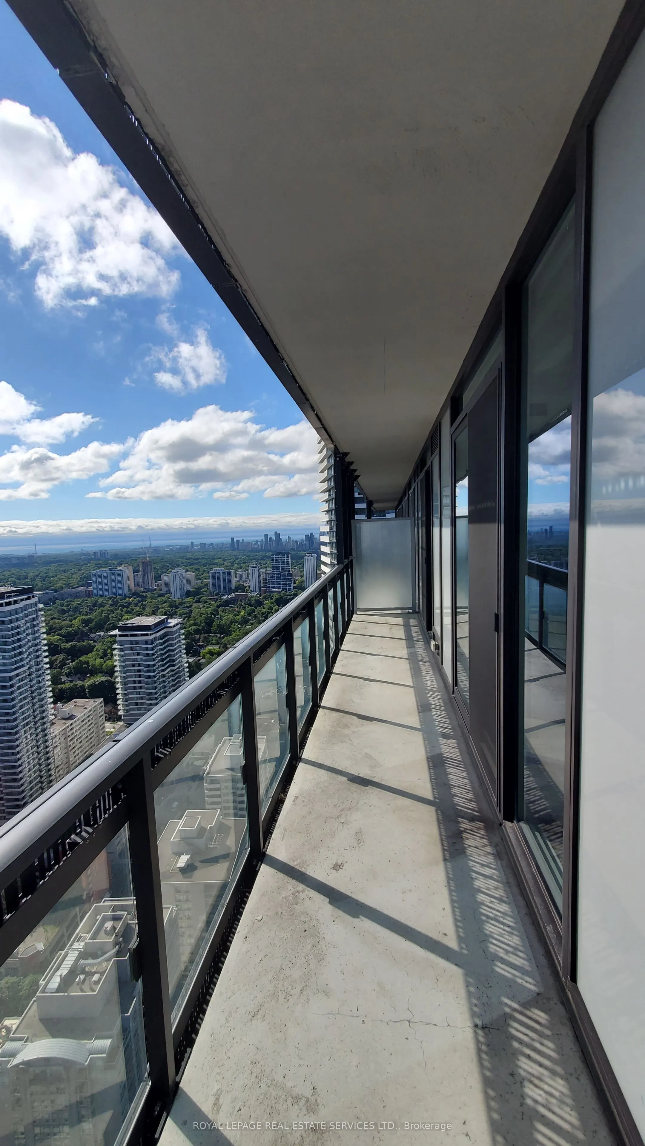 8 Eglinton Avenue E, #4008