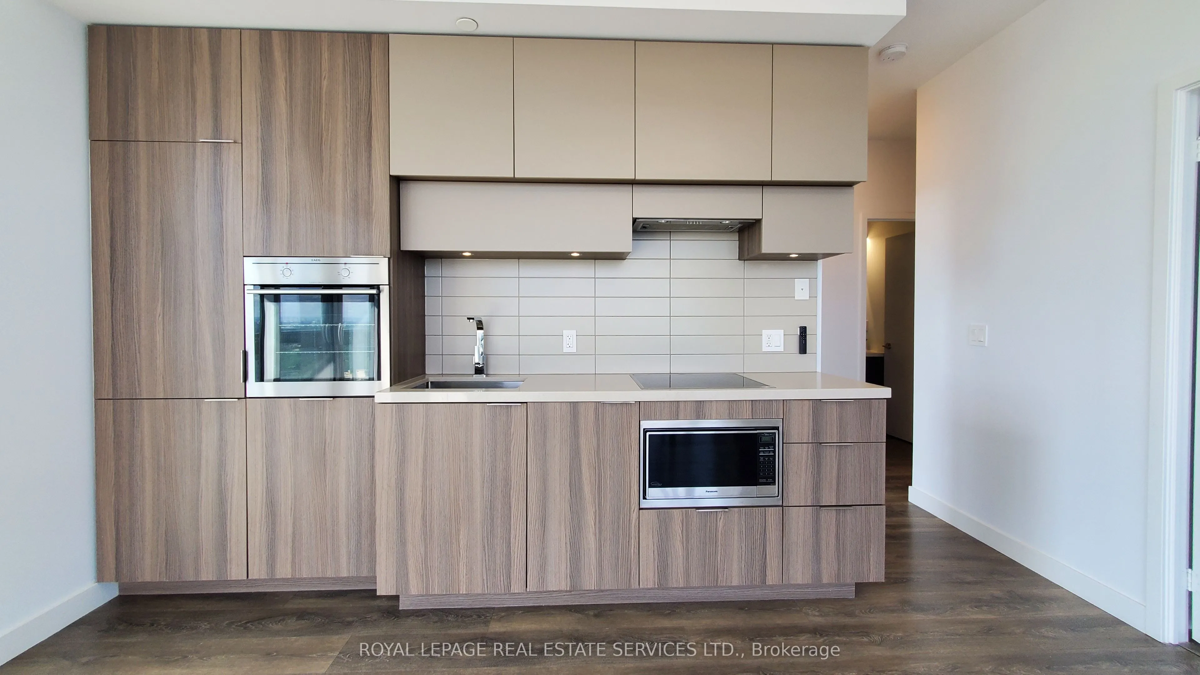 8 Eglinton Avenue E, #4008